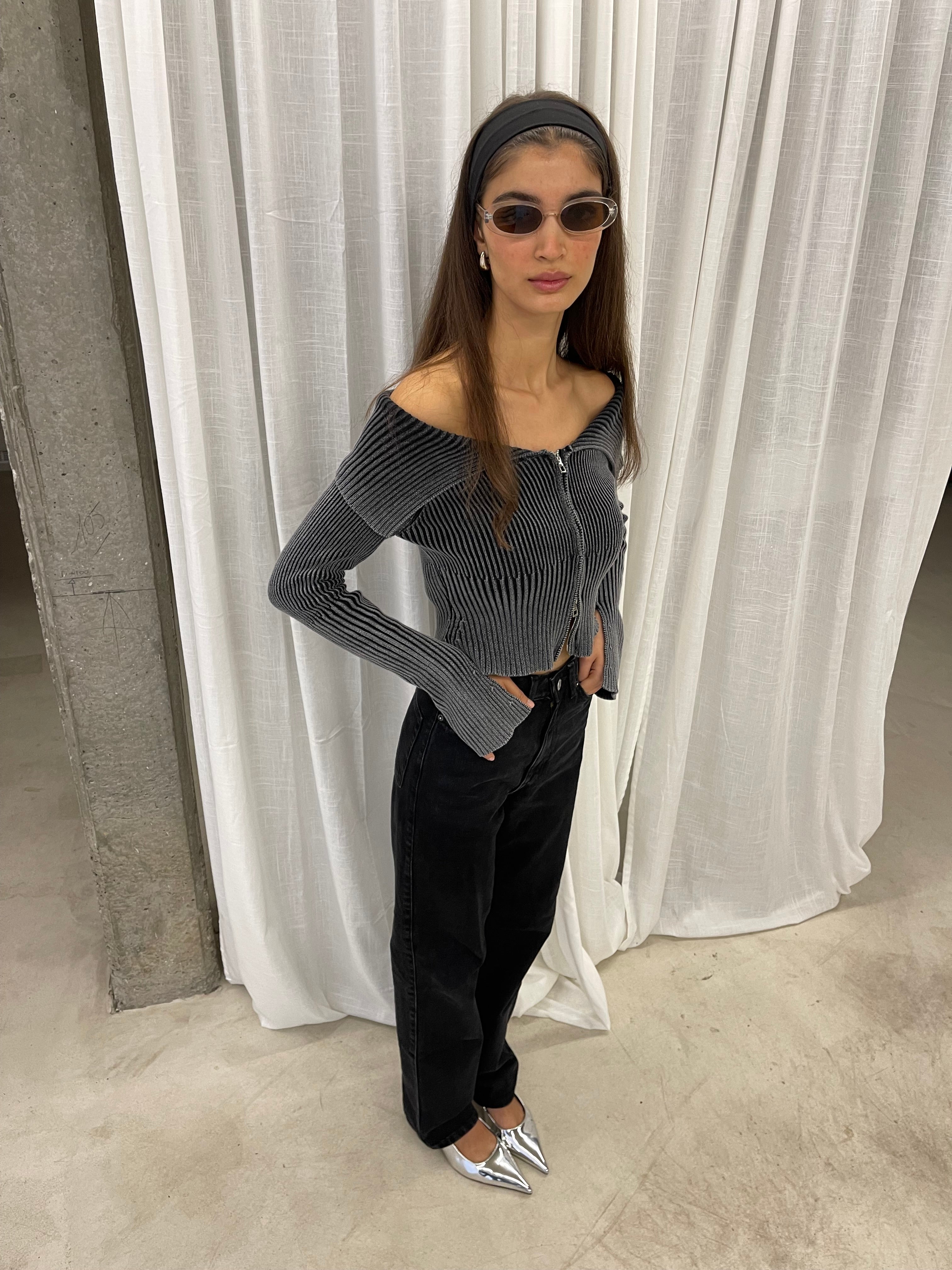 Bisc | Off Shoulder Zipper Sweater Grey