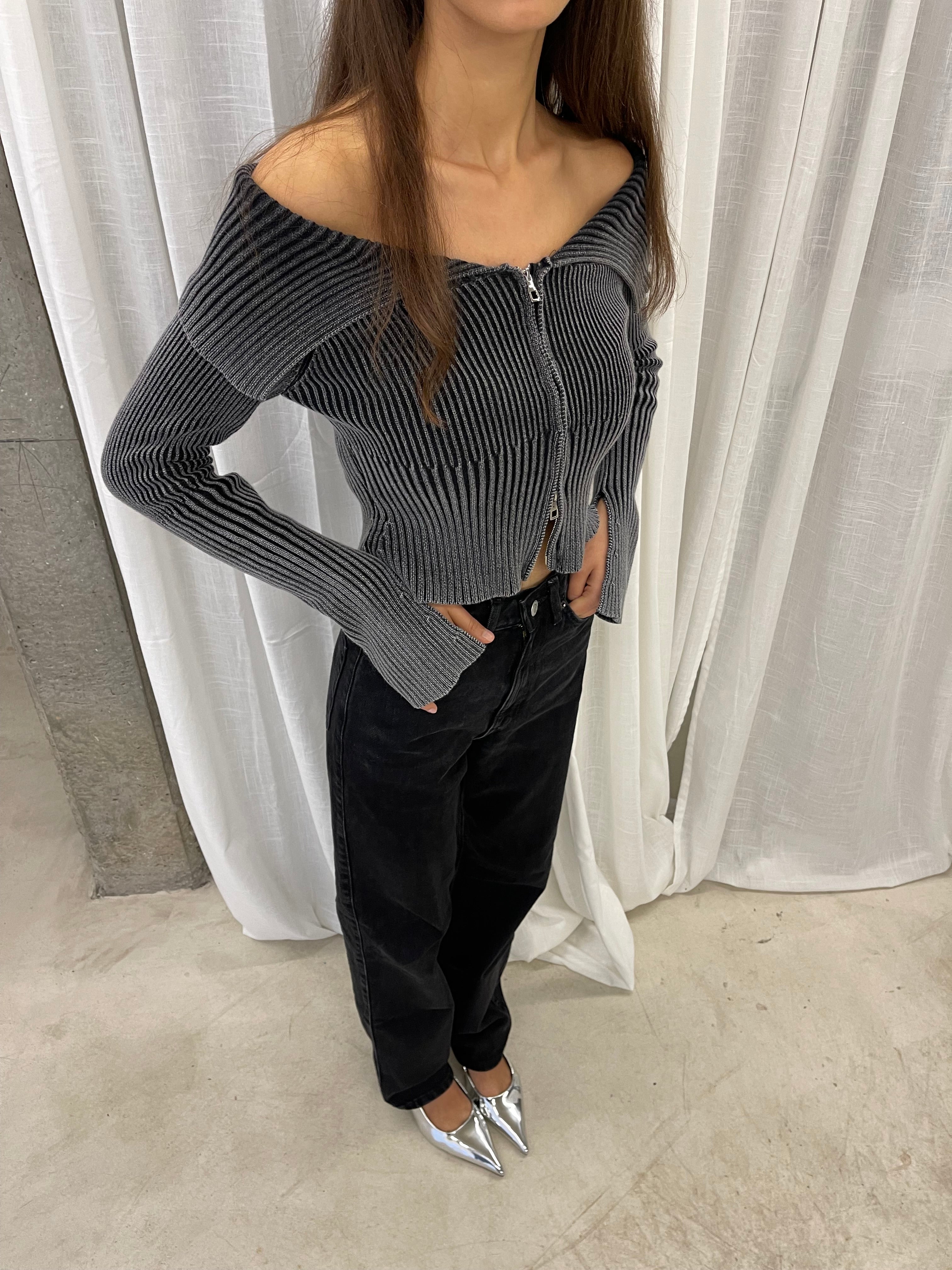 Bisc | Off Shoulder Zipper Sweater Grey