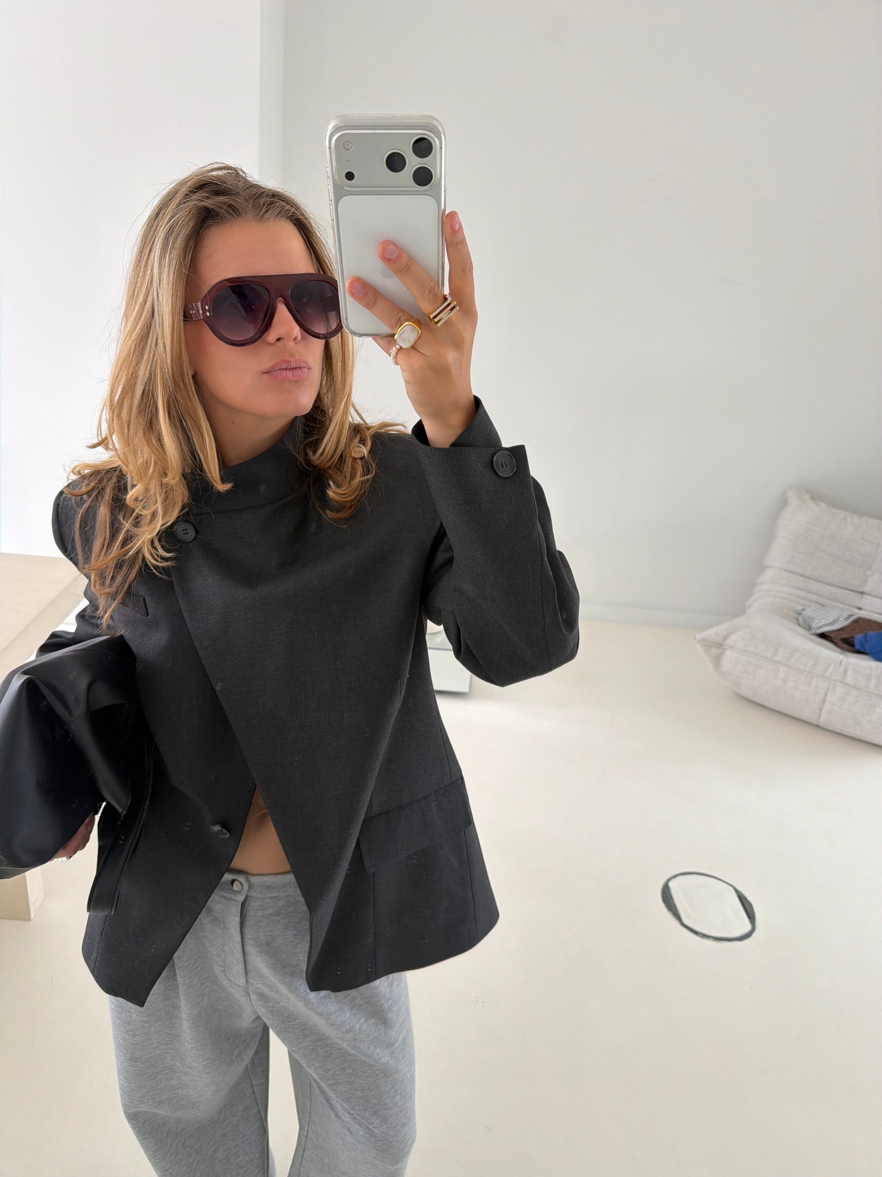 Ellie | Collar Blazer With Pleated Cuffs - Dark Grey