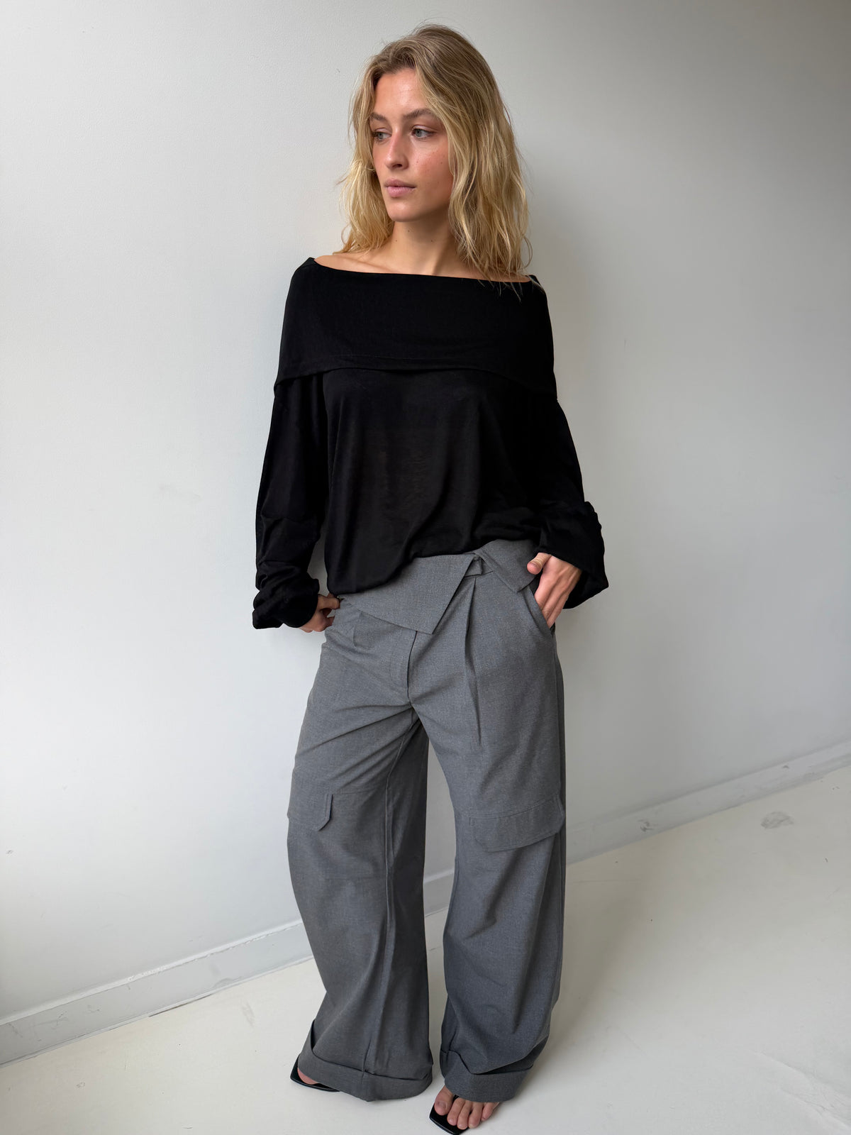 Arya | Off Shoulder Hoodie Knit - Black