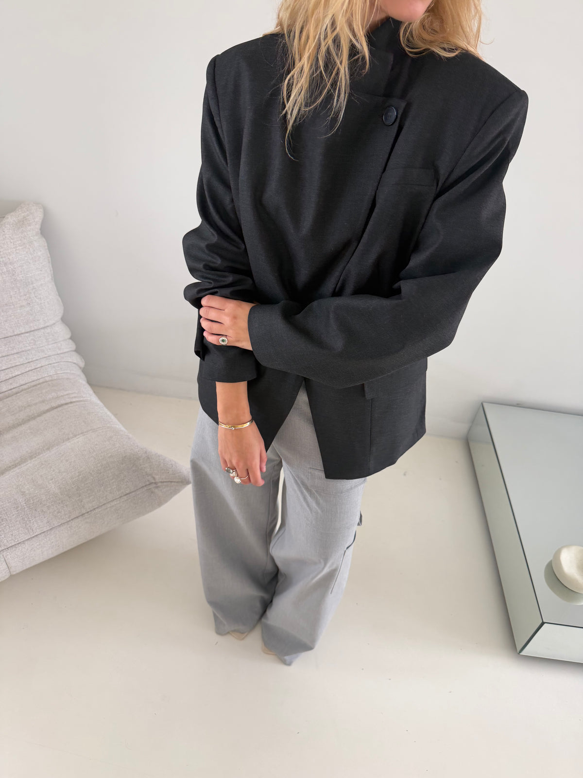 Ellie | Collar Blazer With Pleated Cuffs - Dark Grey