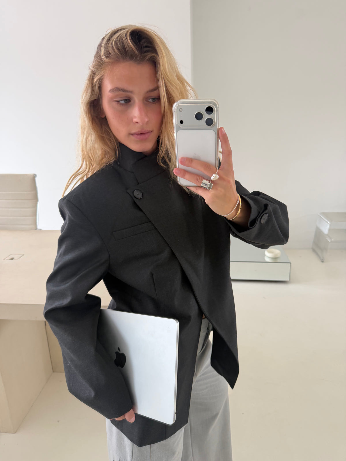 Ellie | Collar Blazer With Pleated Cuffs - Dark Grey