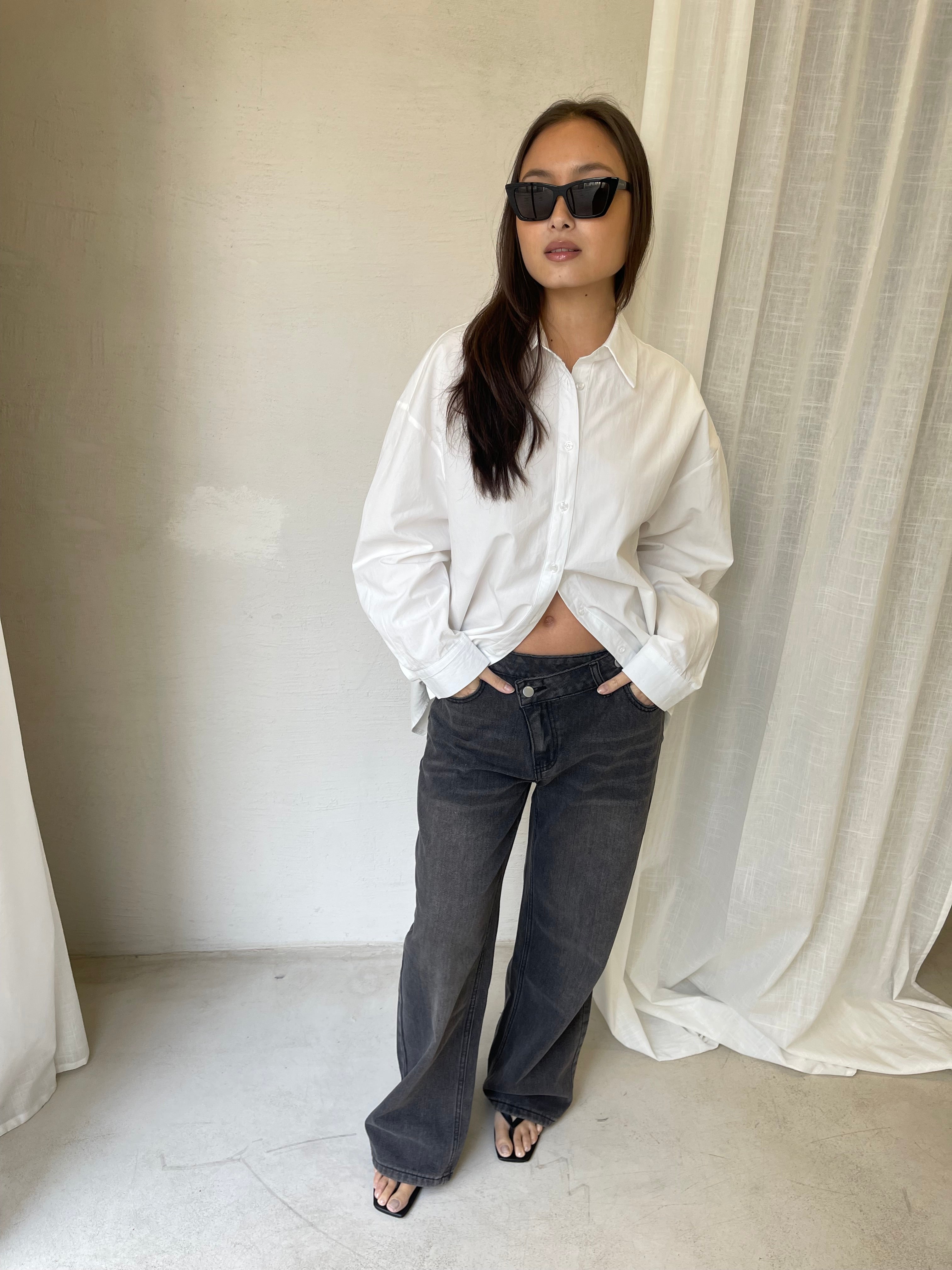 Pierce | Assymetric Washed Jeans Grey