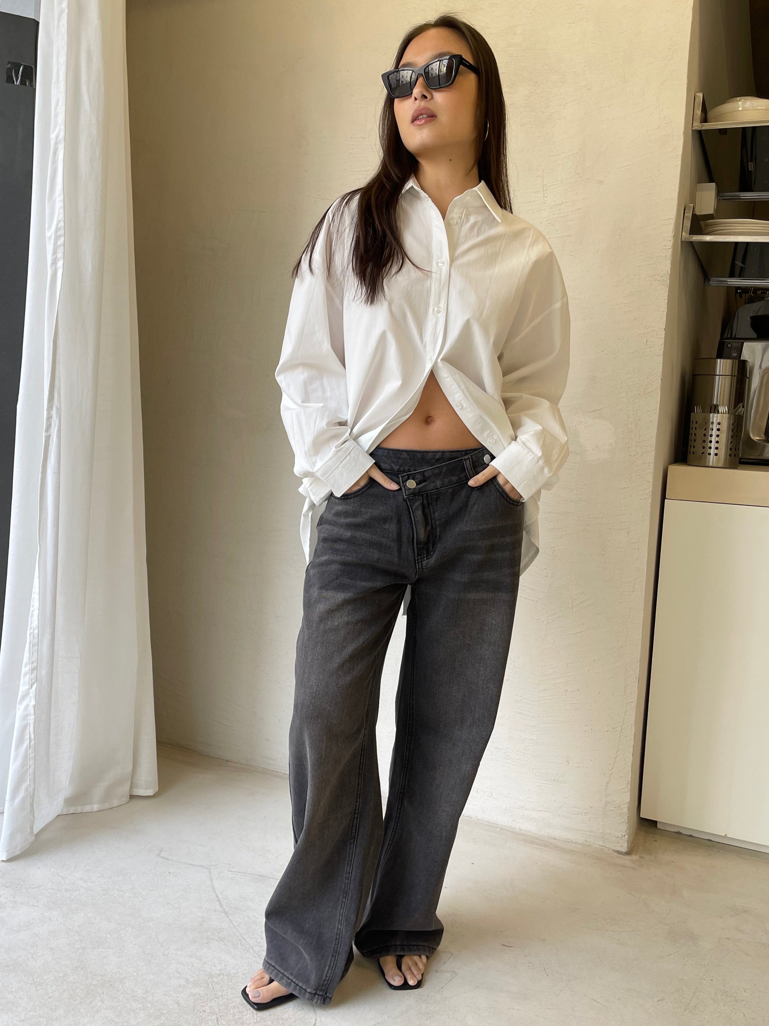Pierce | Assymetric Washed Jeans Grey