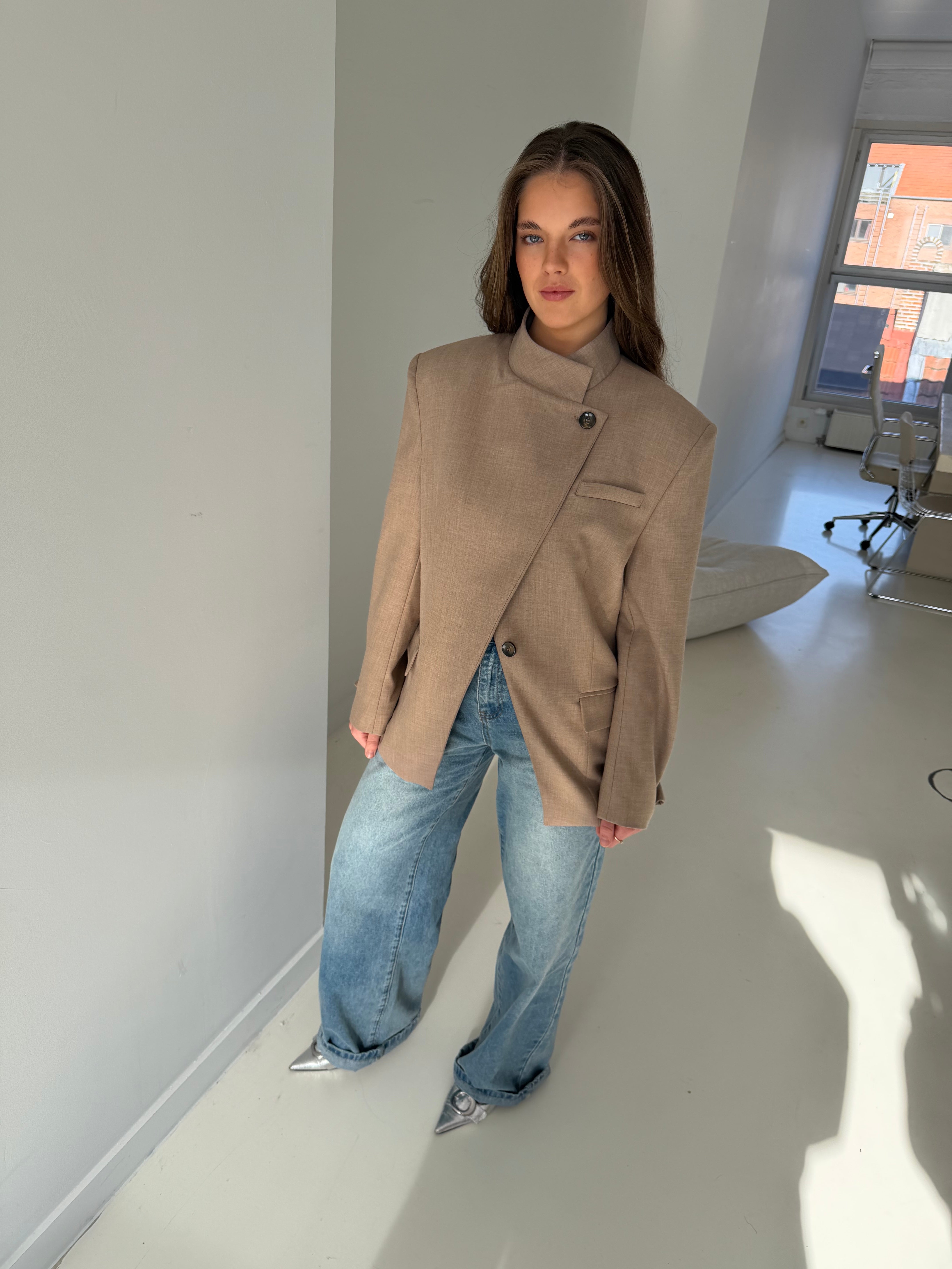 Ellie | Collar Blazer With Pleated Cuffs - Beige