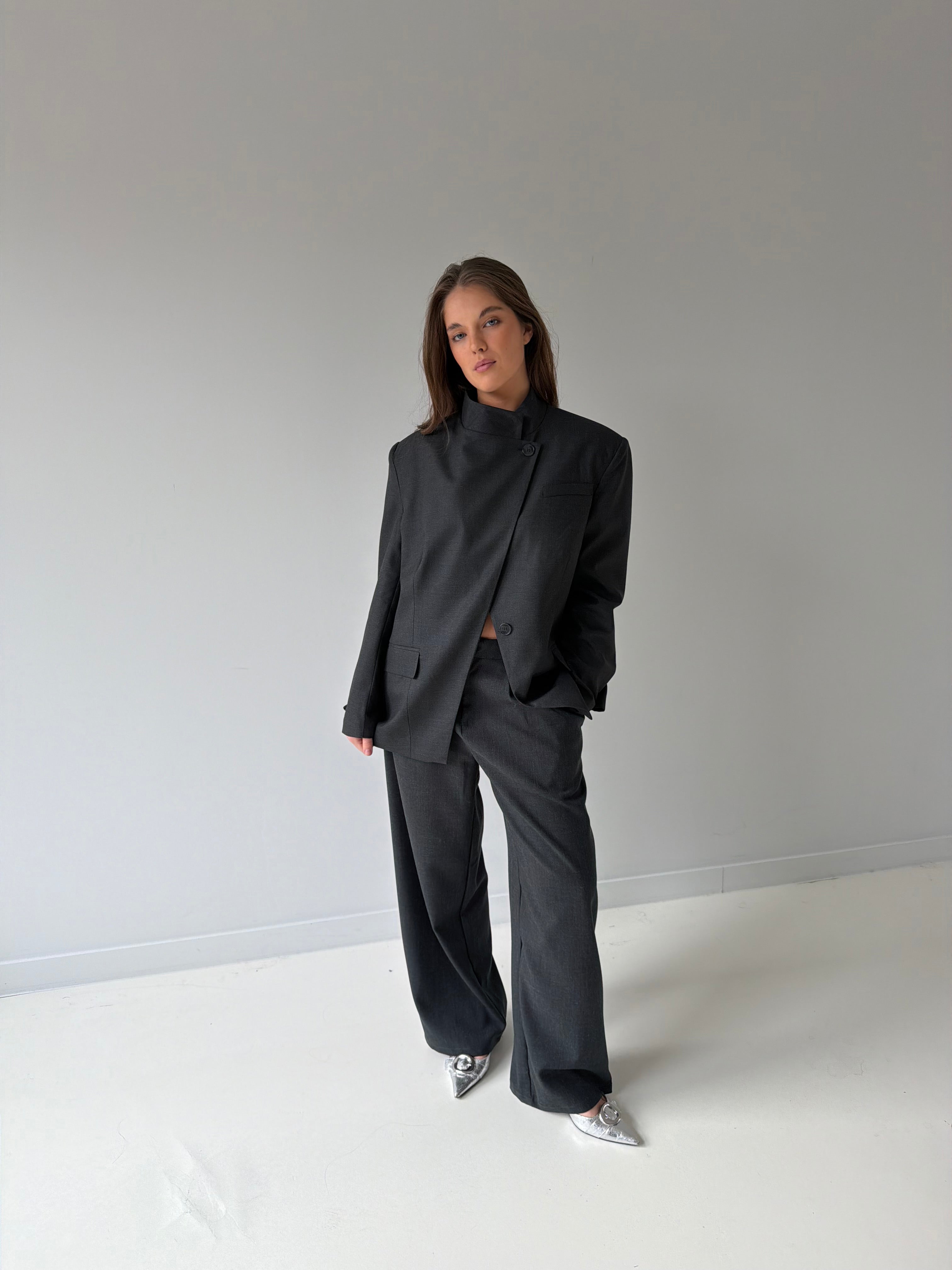 Ellie | Collar Blazer With Pleated Cuffs - Dark Grey