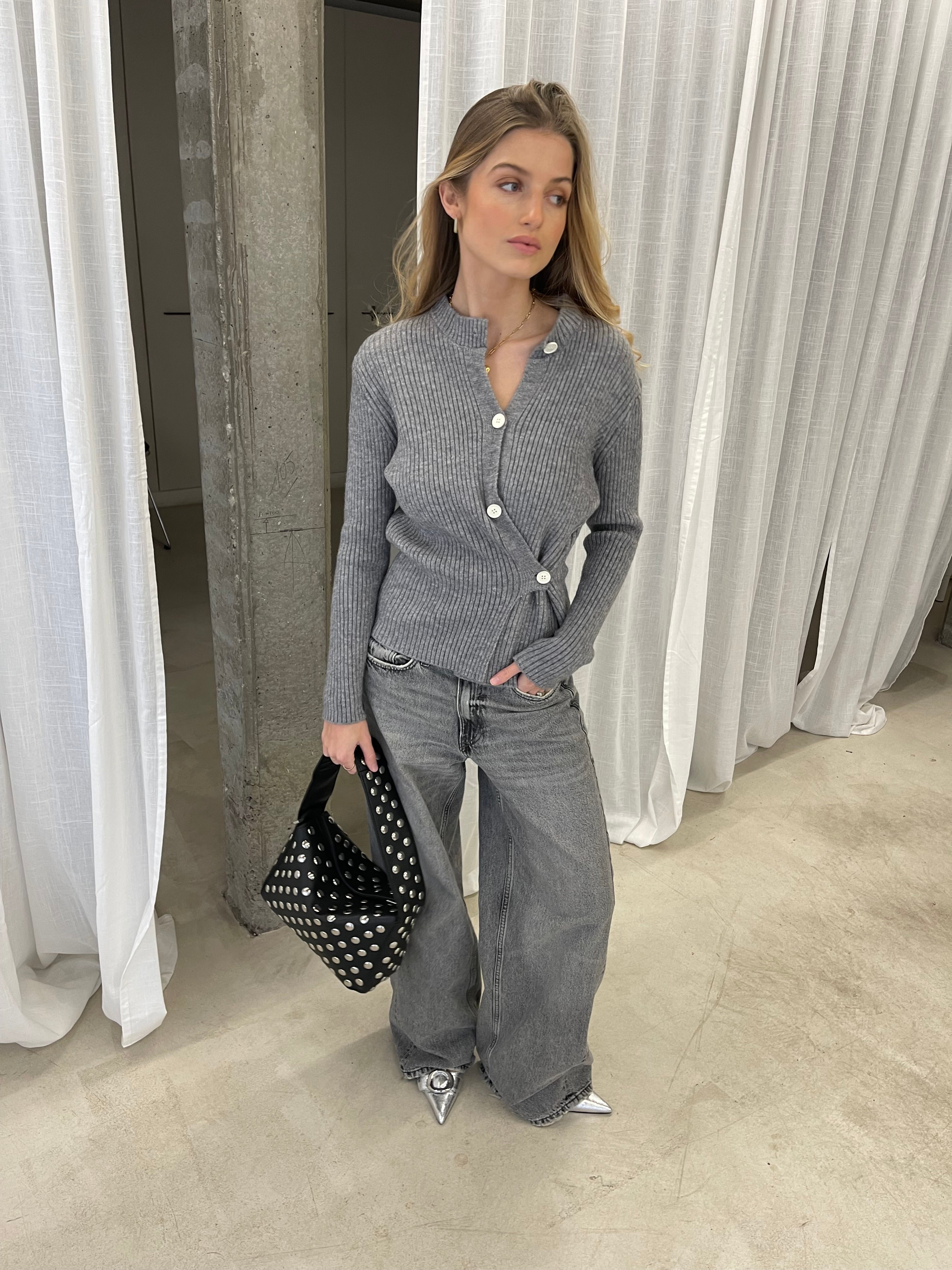 Byron | Side Buttoned Pull Grey