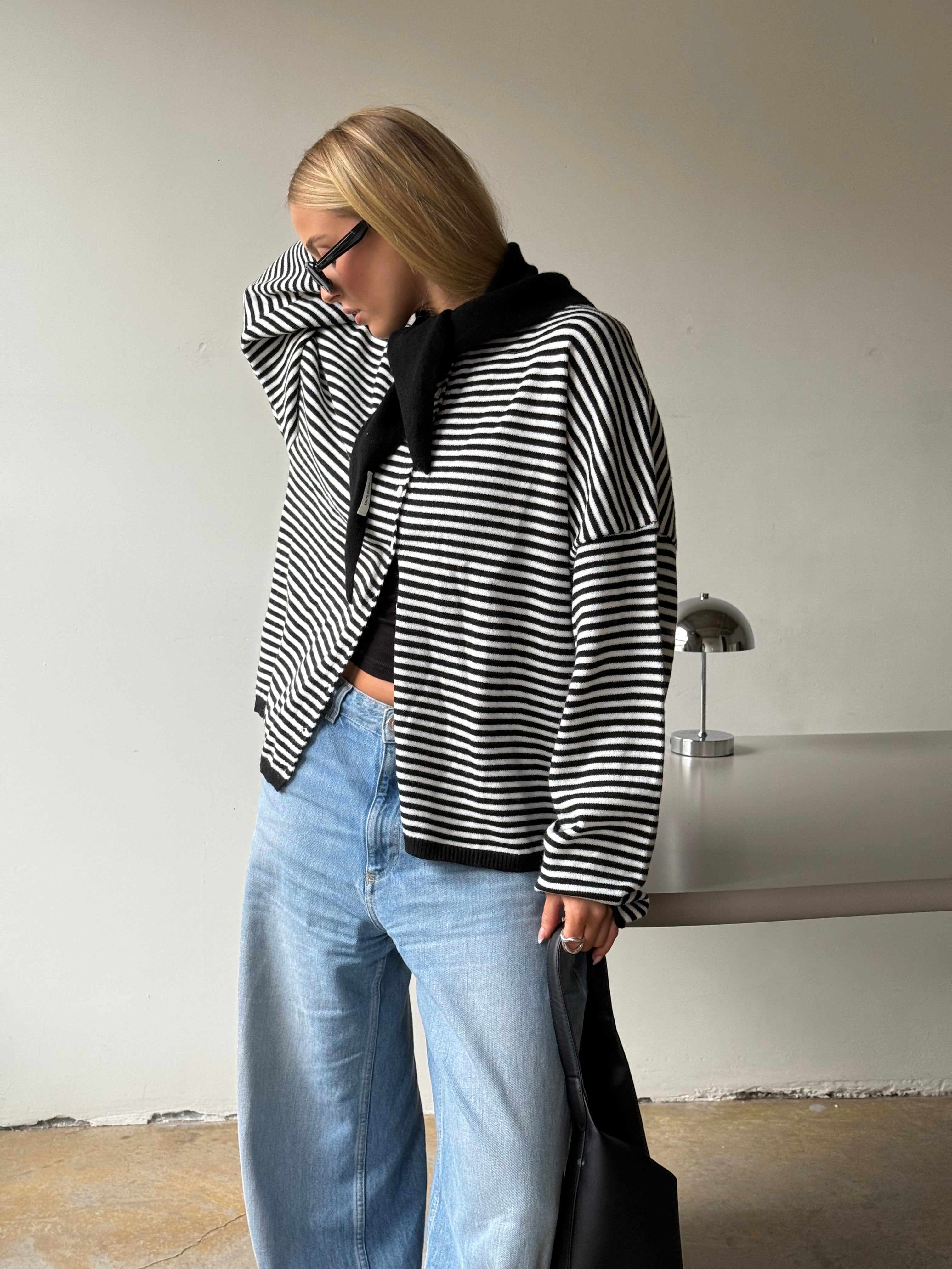 Wool Triangle Scarf - Black