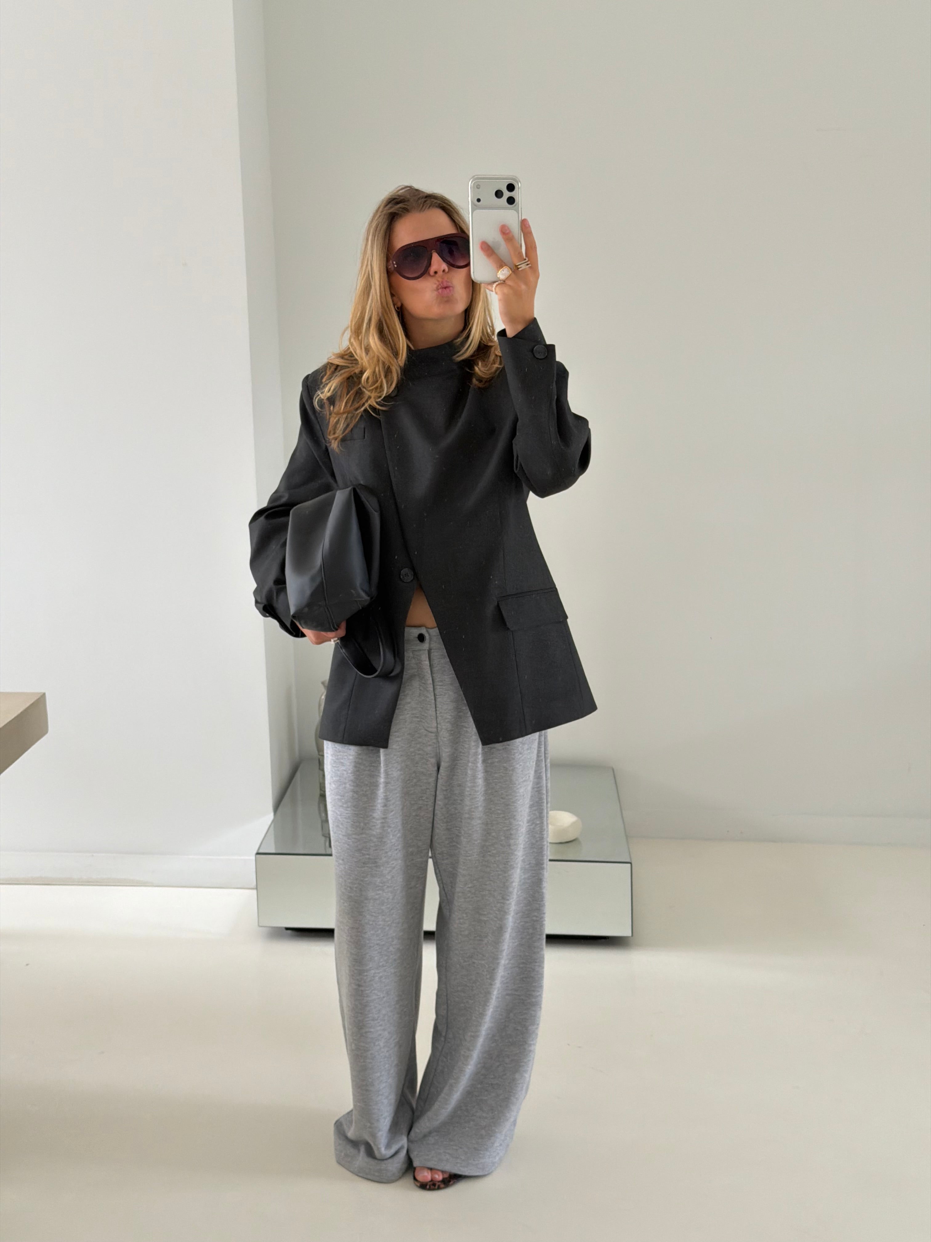 Ellie | Collar Blazer With Pleated Cuffs - Dark Grey