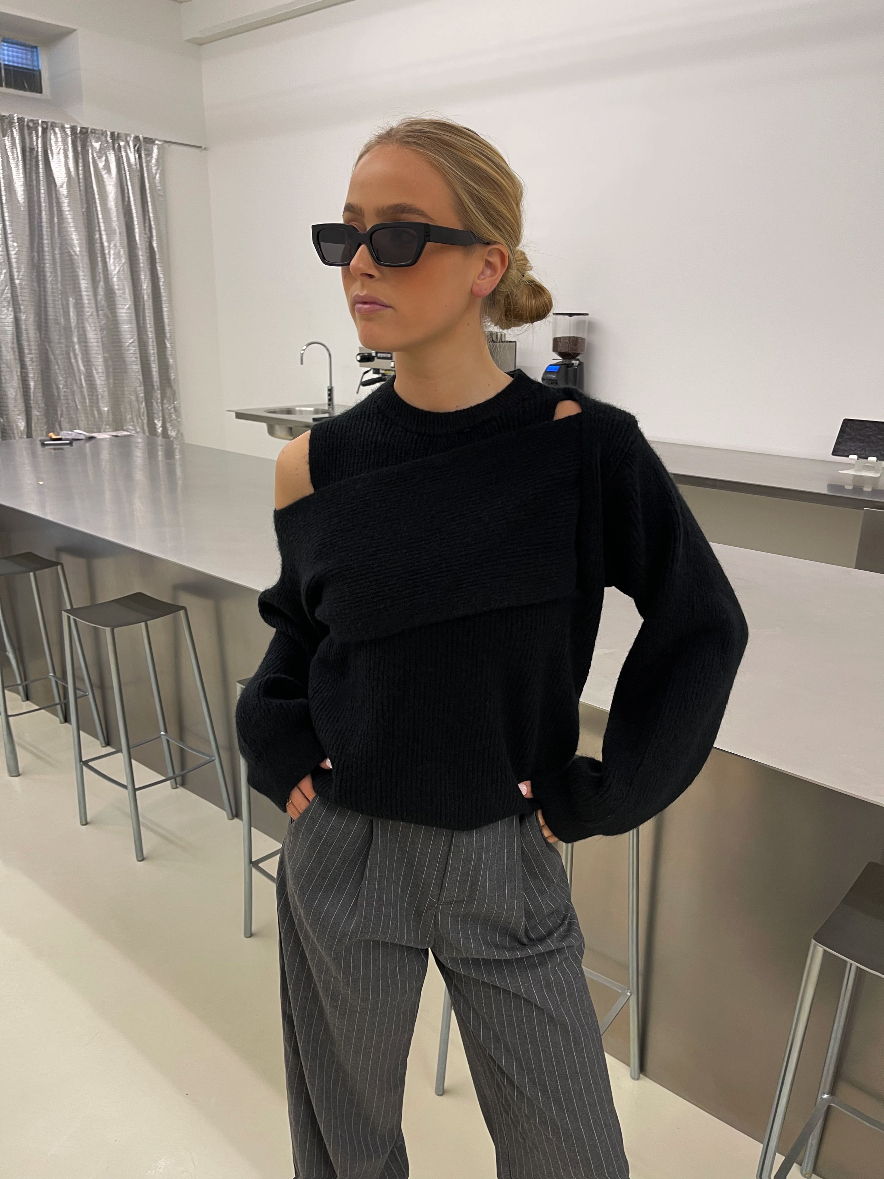 Brooks | Assymetric Knit Black