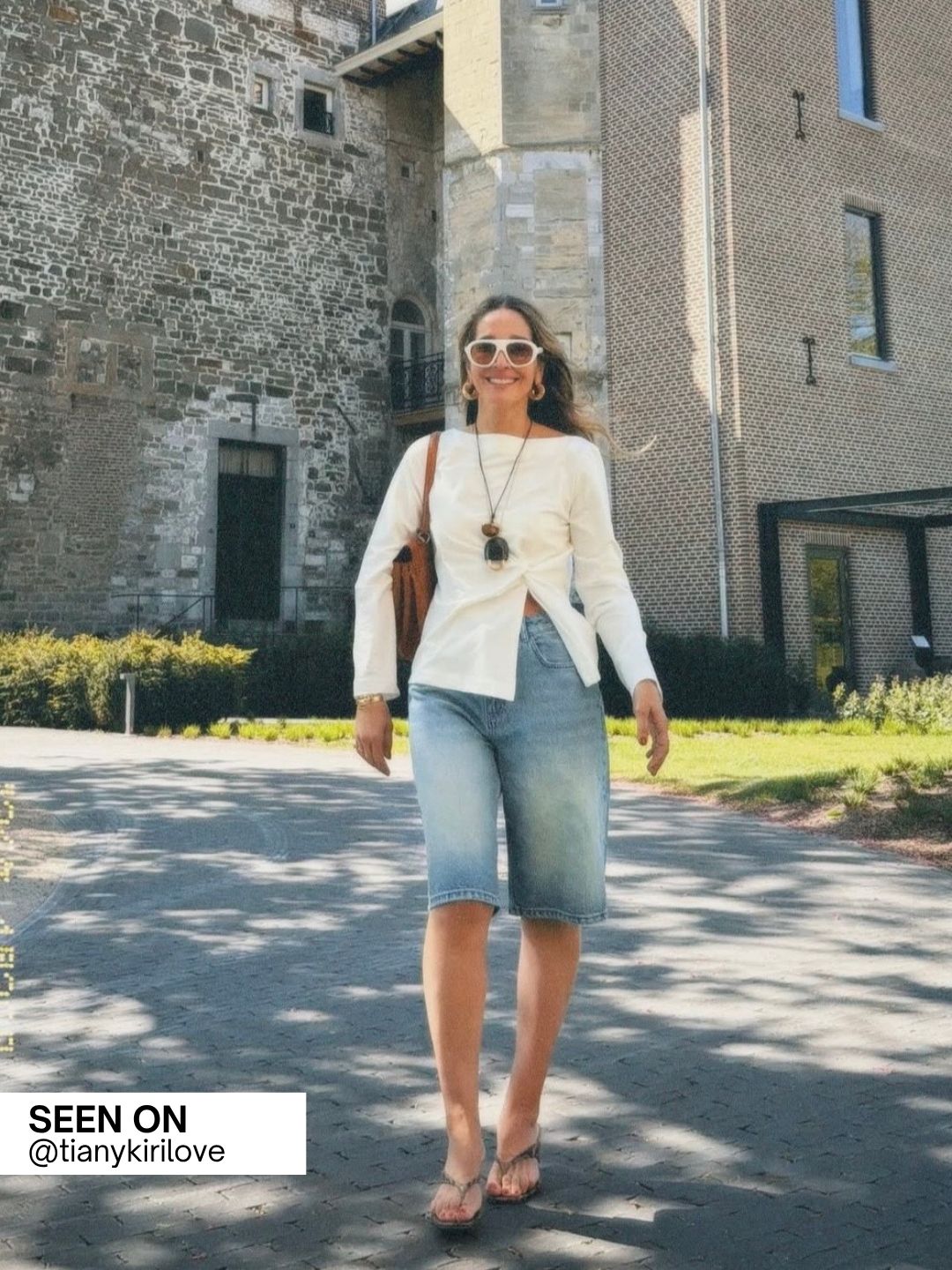 April | Twisted Bootcut Neck Top