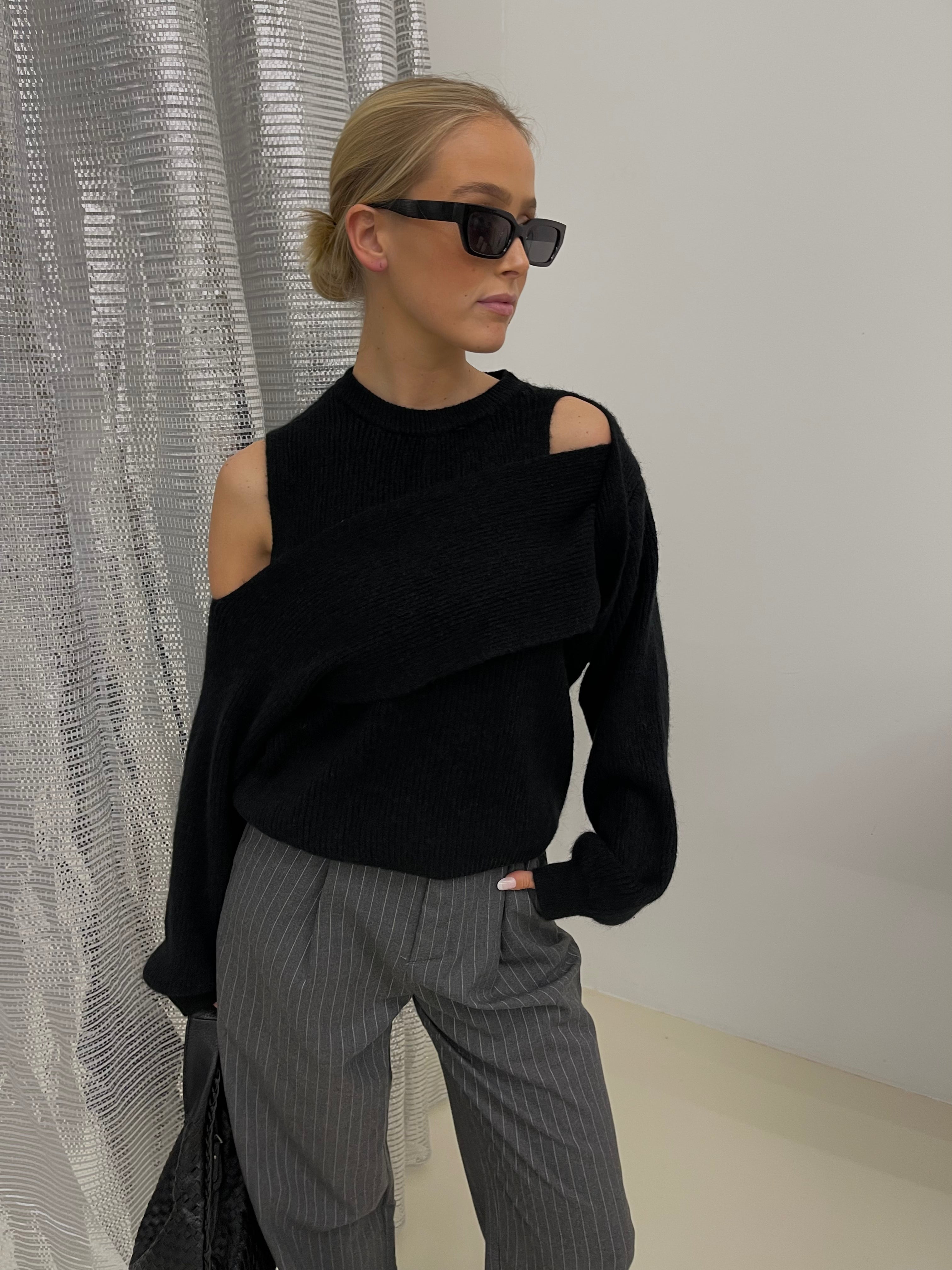 Brooks | Assymetric Knit Black