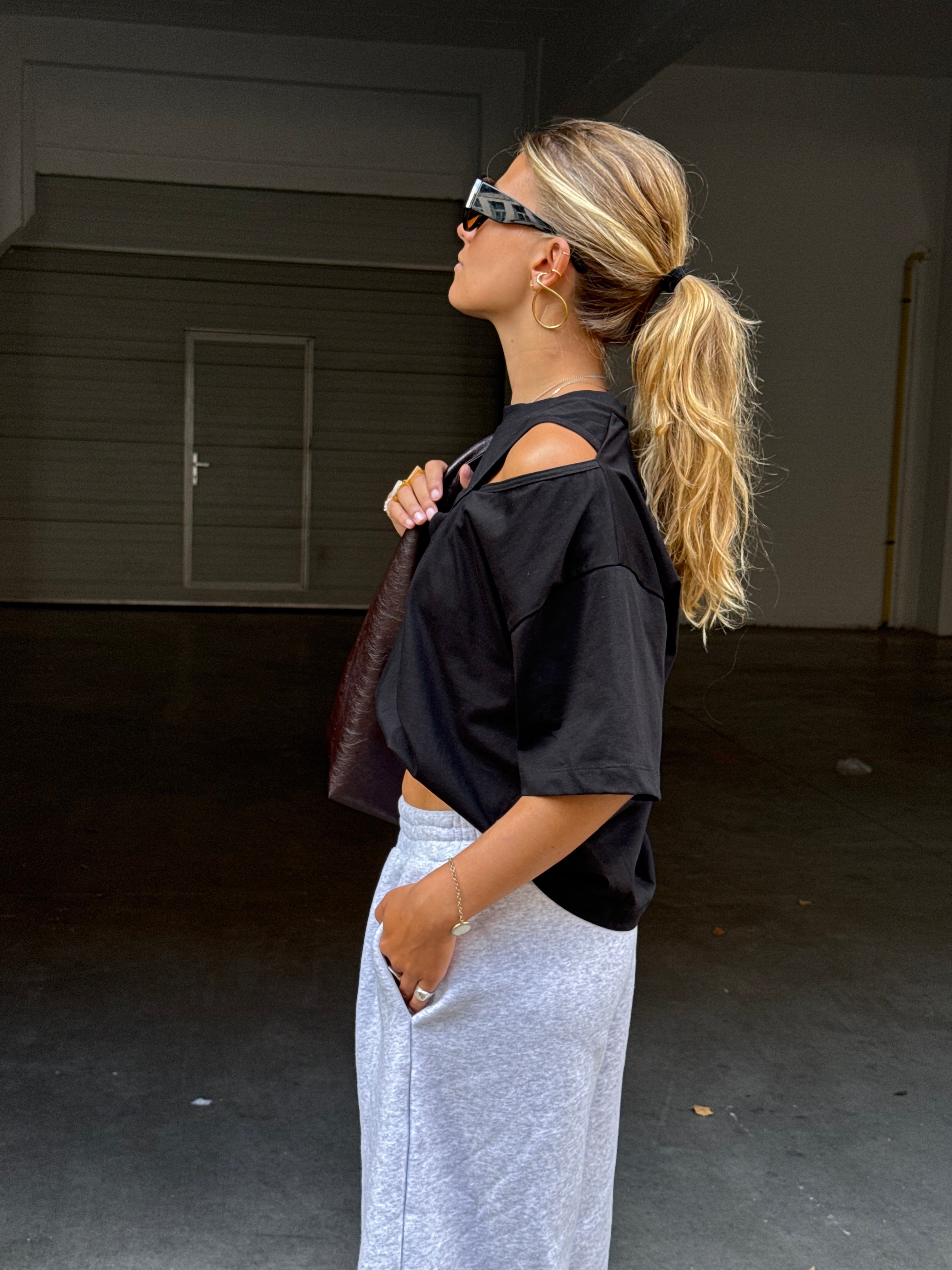 Alex | Cut-Out Tshirt