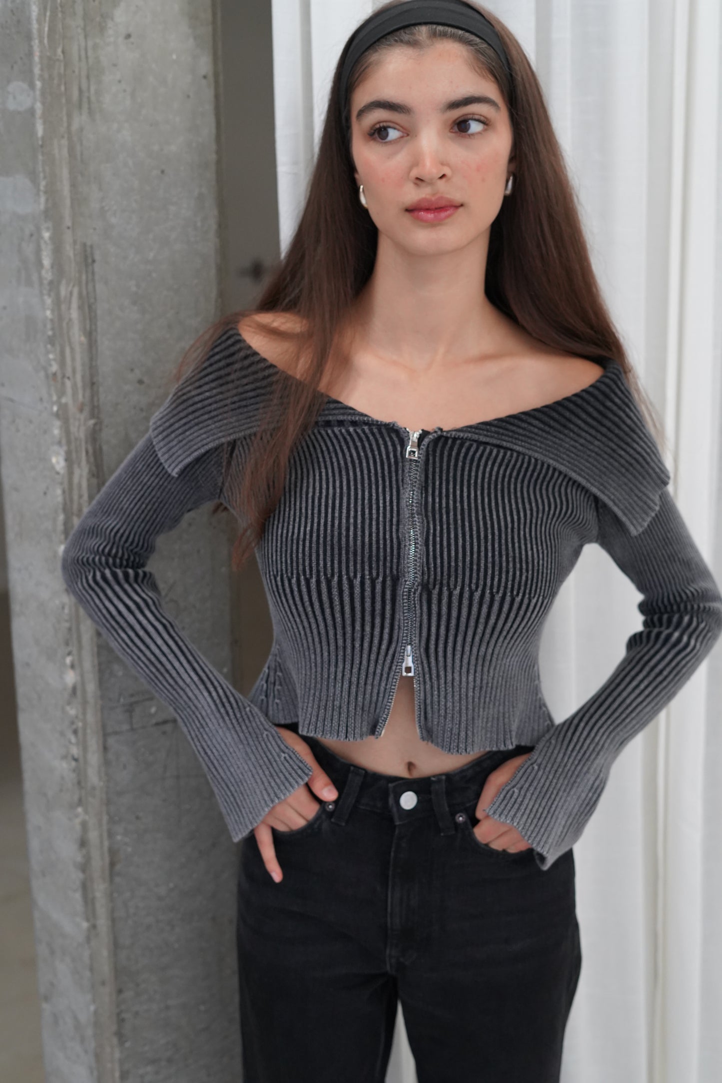 Bisc | Off Shoulder Zipper Sweater Grey