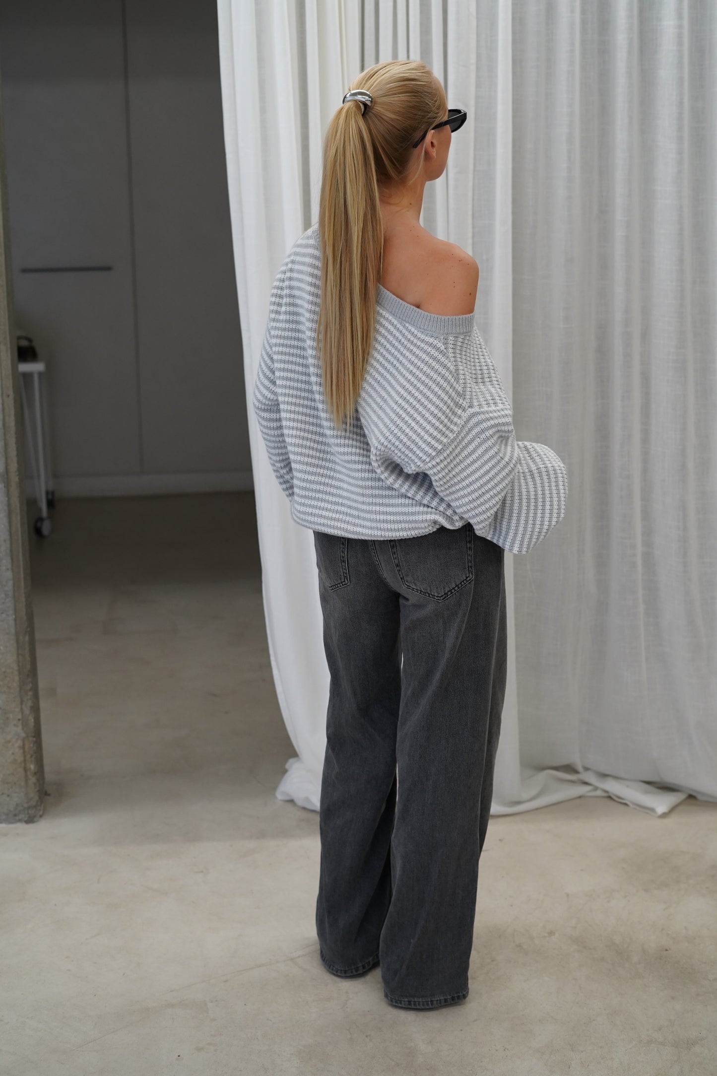 Byna | One Shoulder Striped Sweater Grey