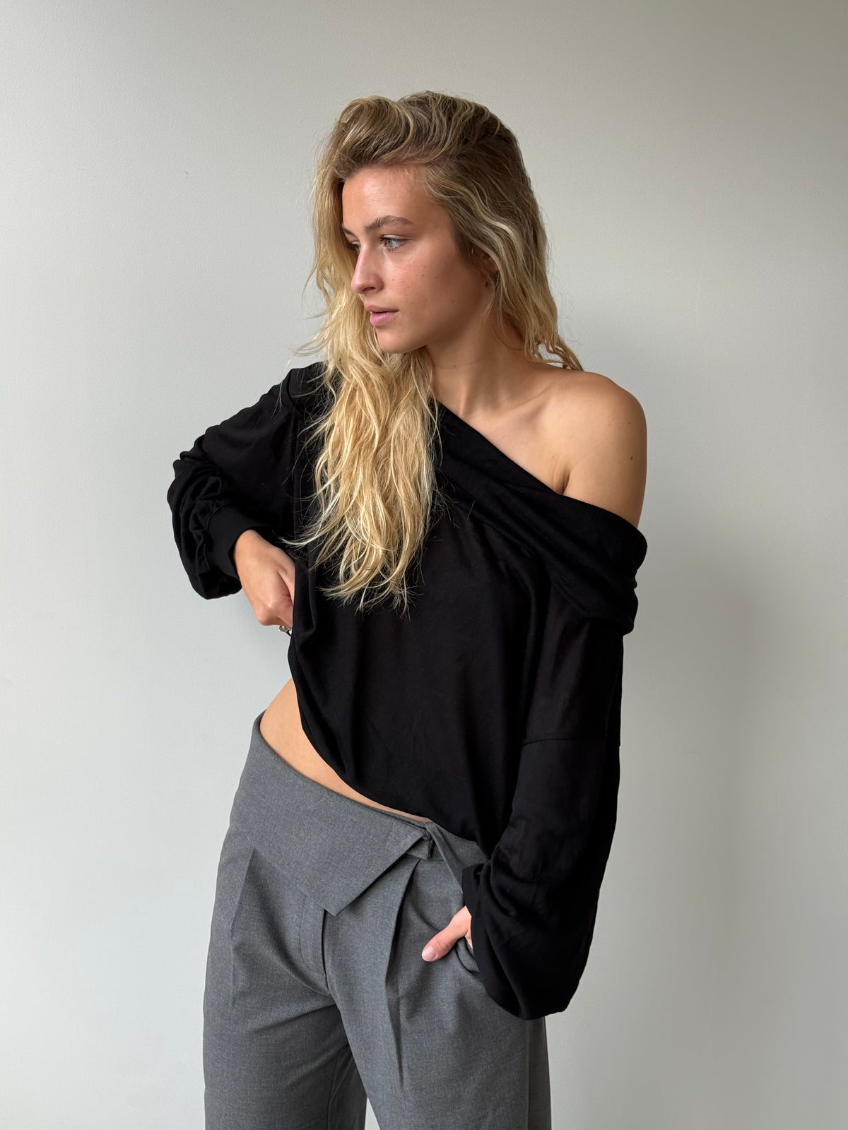 Arya | Off Shoulder Hoodie Knit - Black