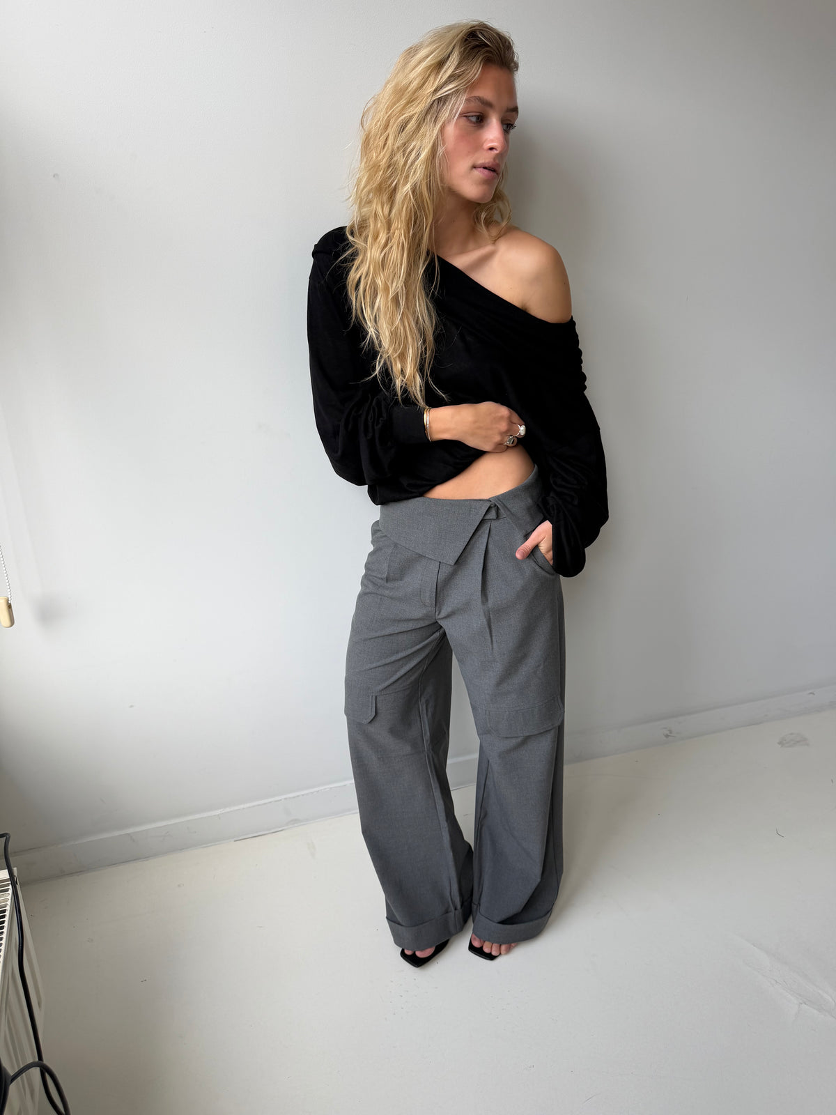 Arya | Off Shoulder Hoodie Knit - Black