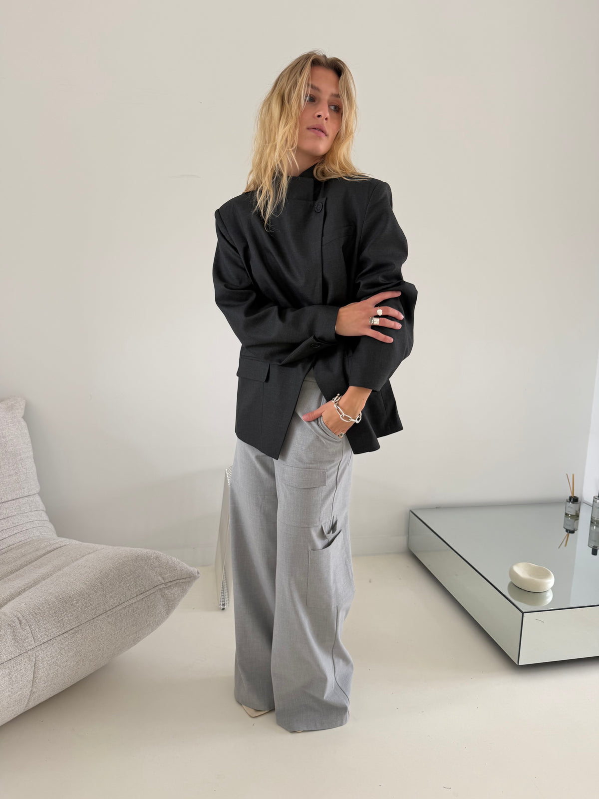 Ellie | Collar Blazer With Pleated Cuffs - Dark Grey