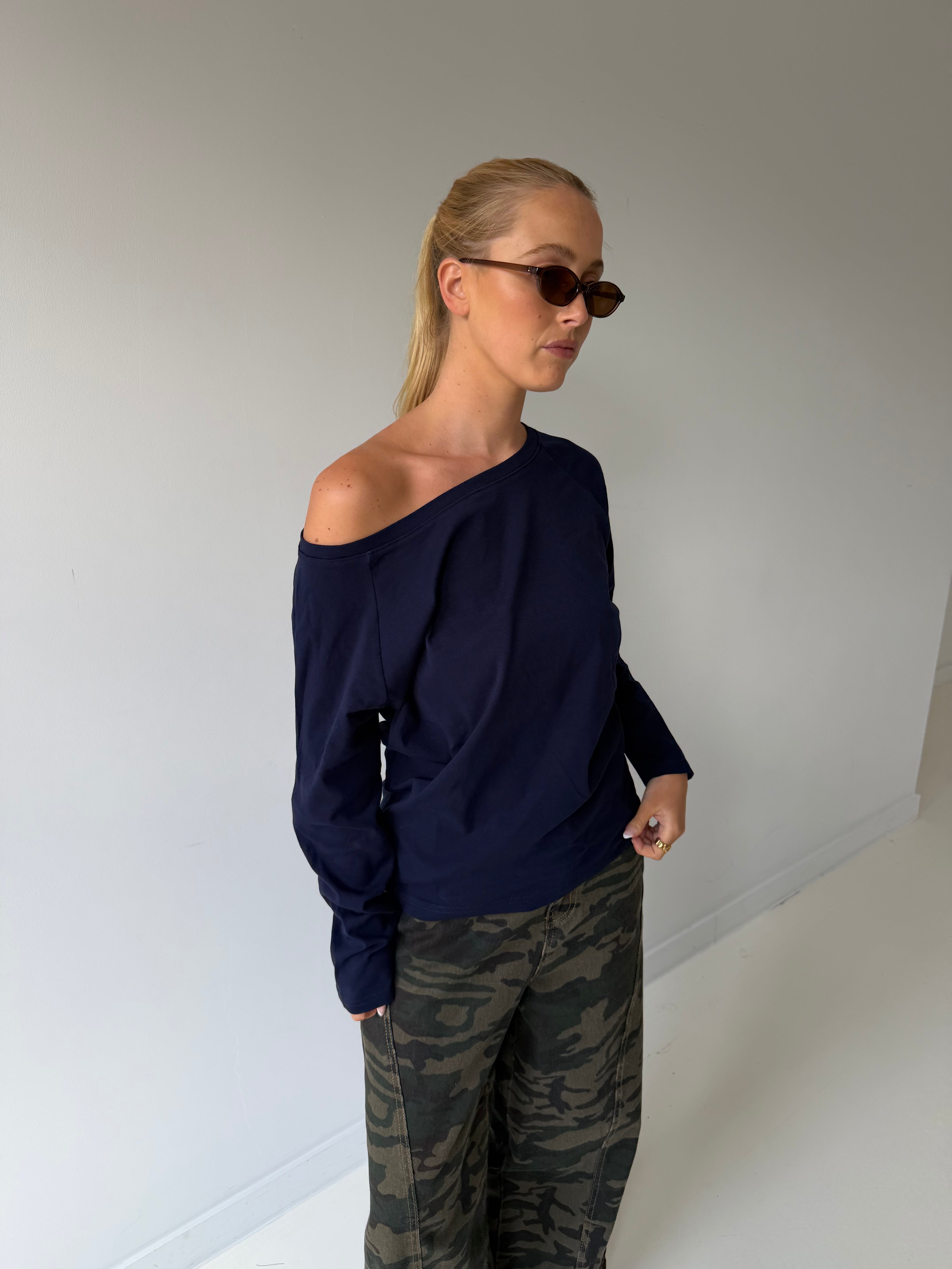 Aris | One Shoulder Longsleeve Top - Navy