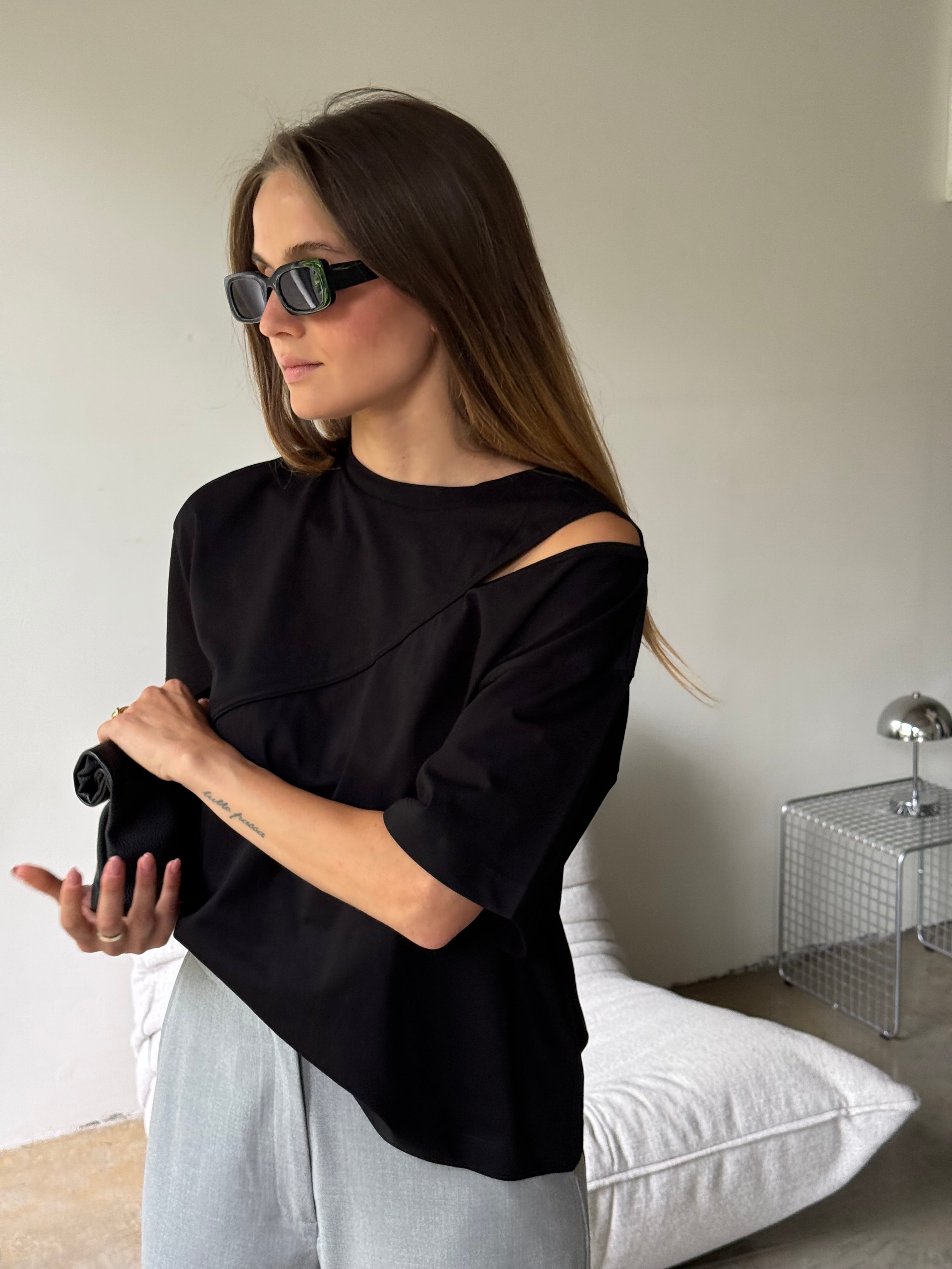 Alex | Cut-Out Tshirt