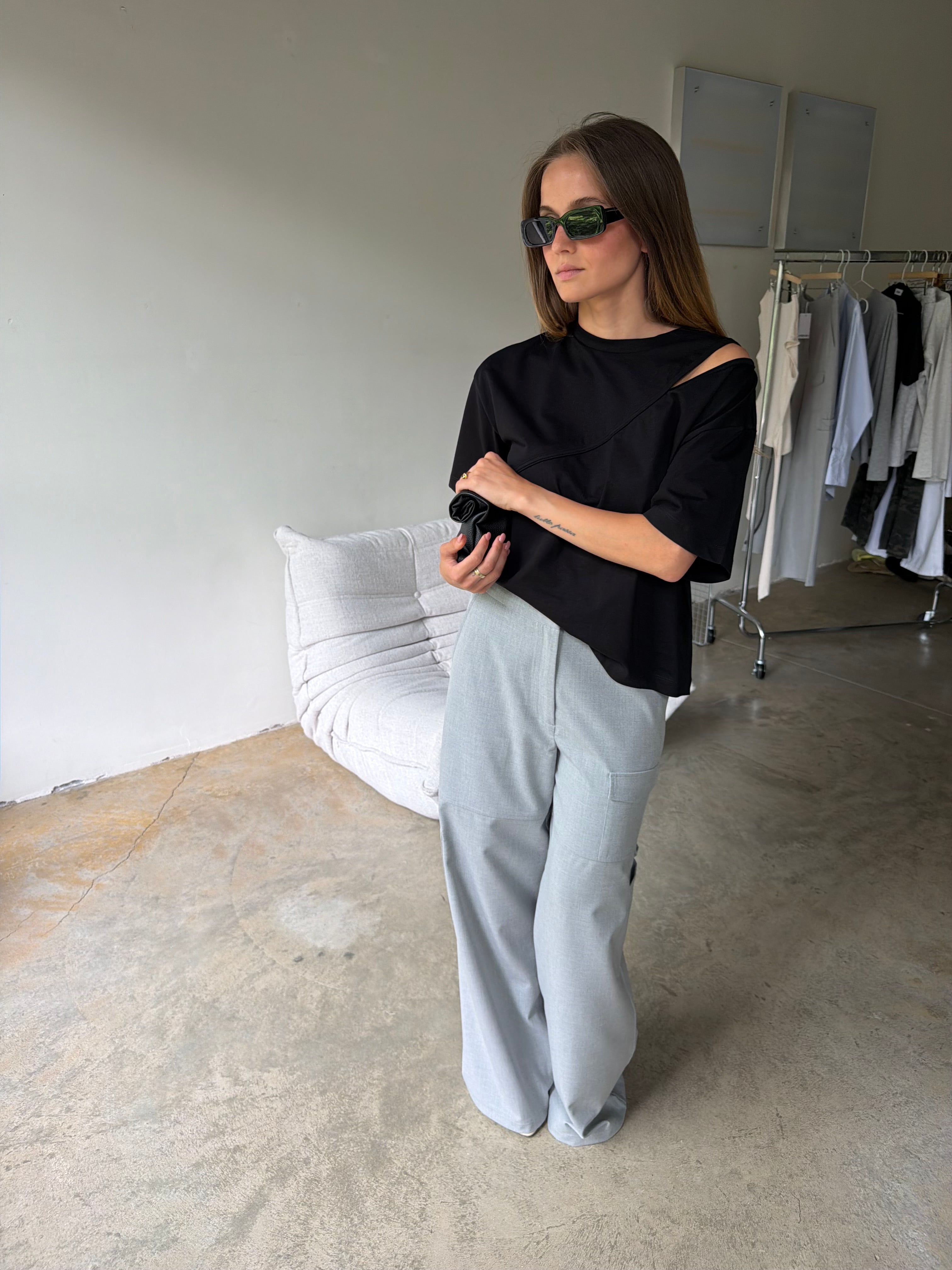 Alex | Cut-Out Tshirt