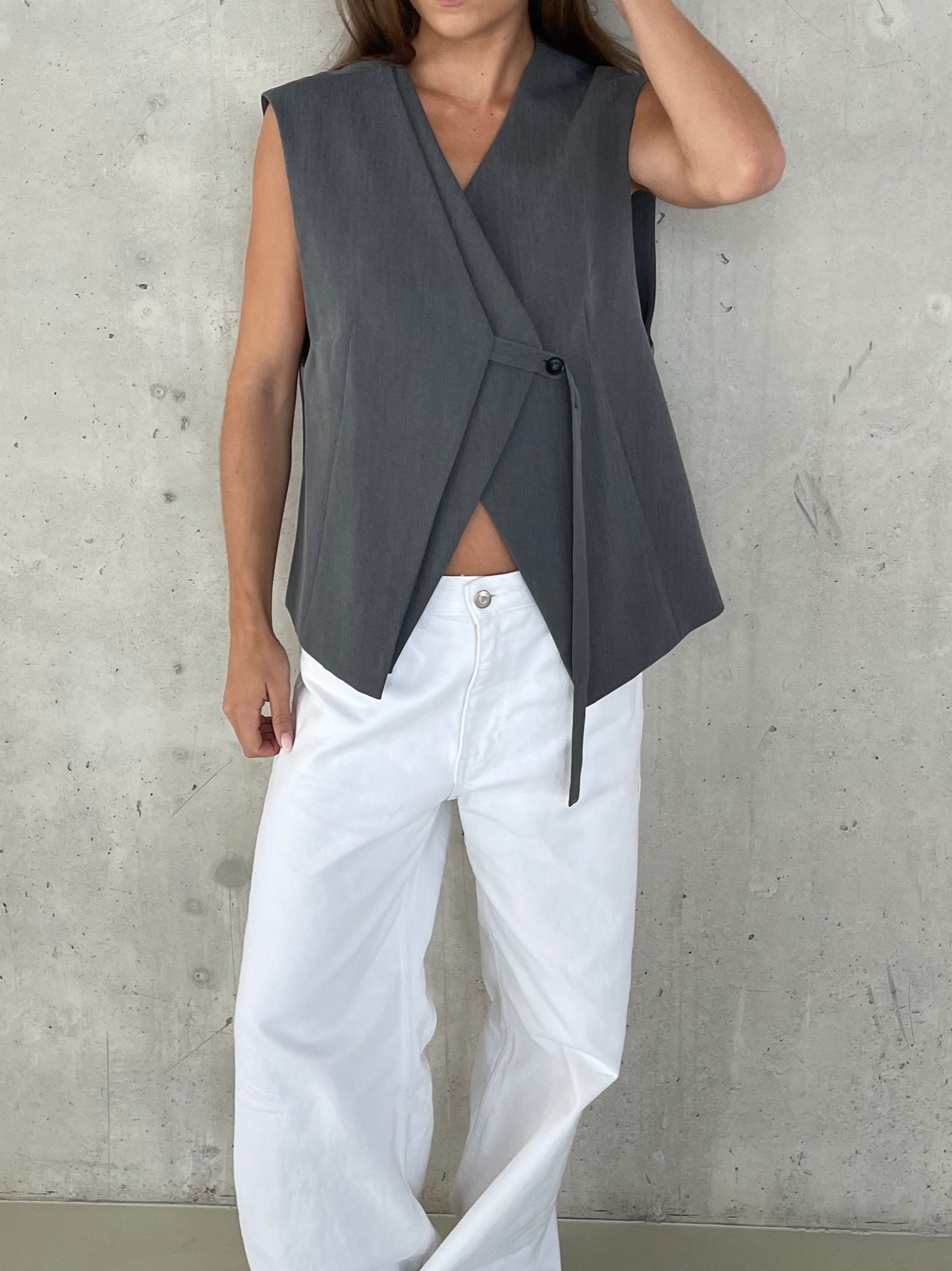 Ezra | Sleeveless Blazer