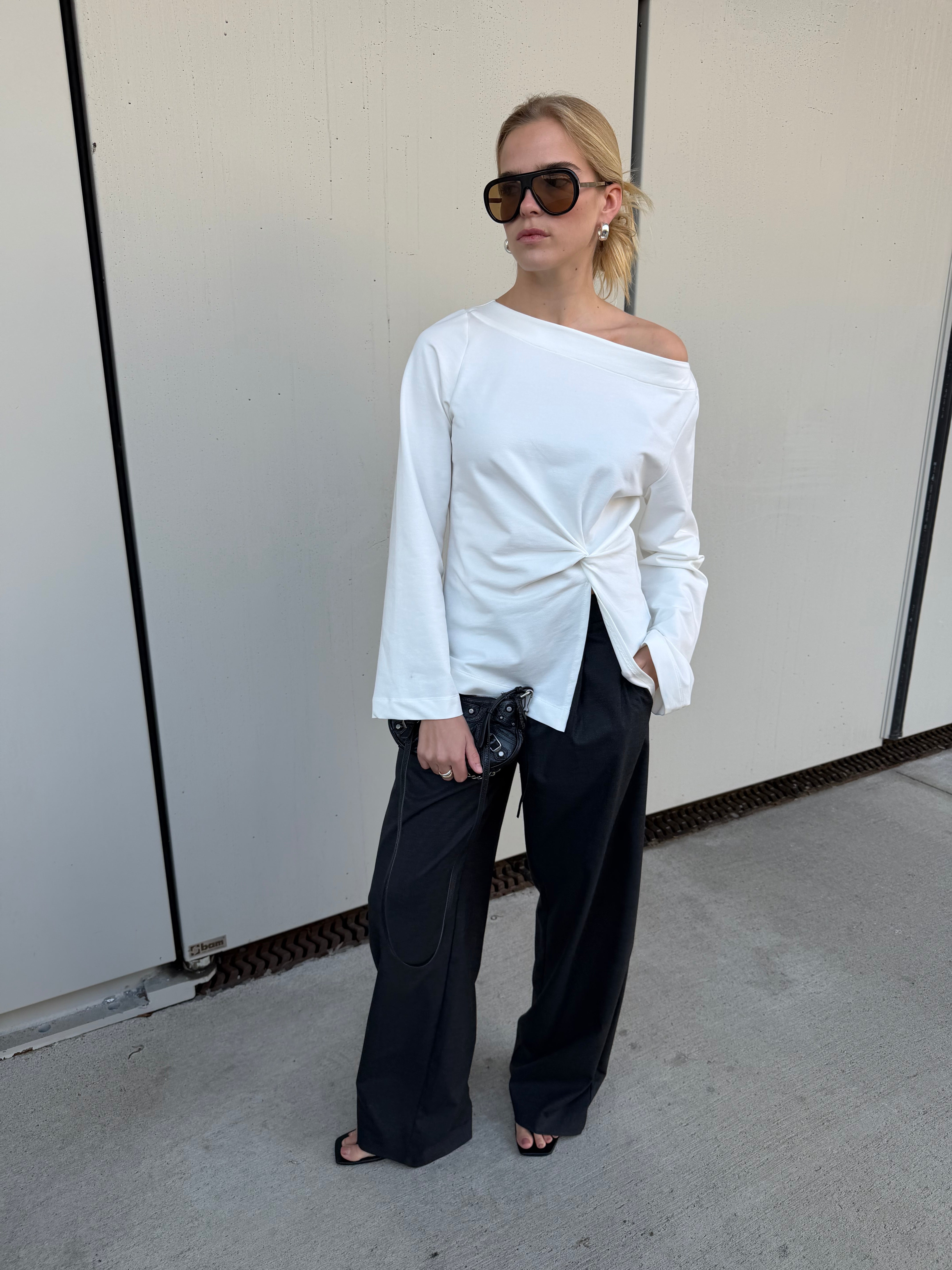 April | Twisted Bootcut Neck Top