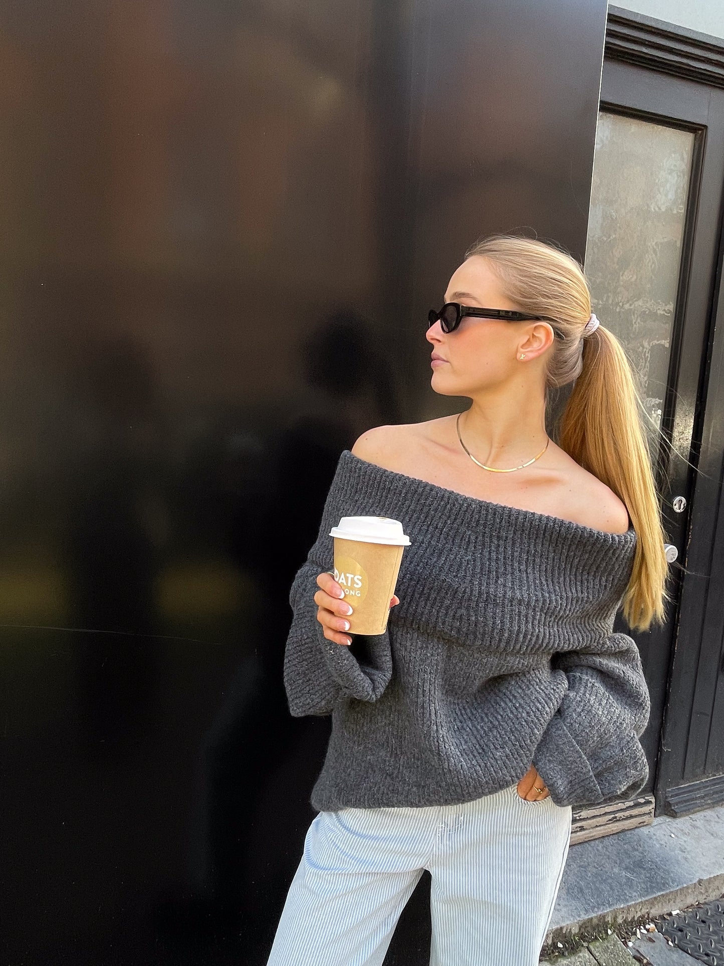 Berry | Oversized Off Shoulder Pull Grey