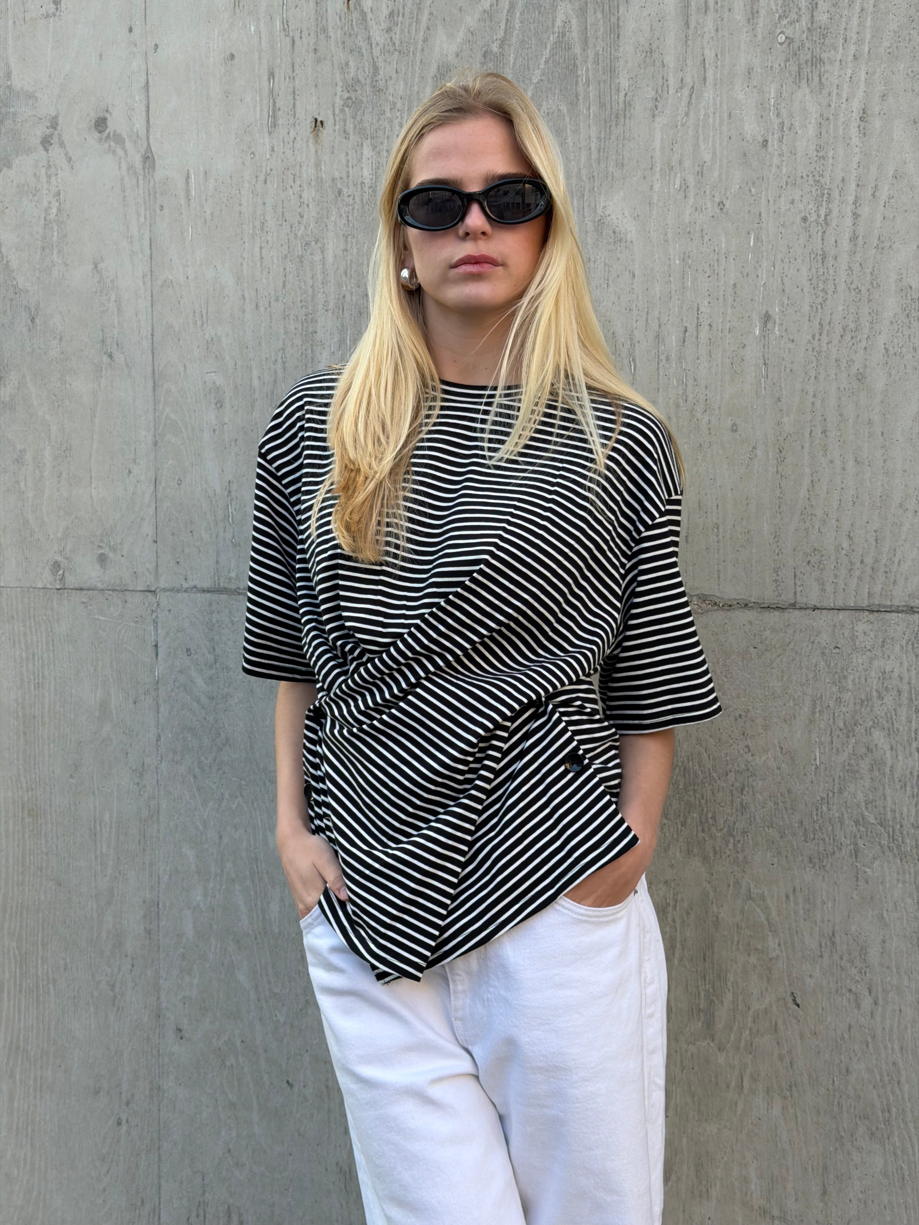 Alyse | Wrapped Tshirt Black