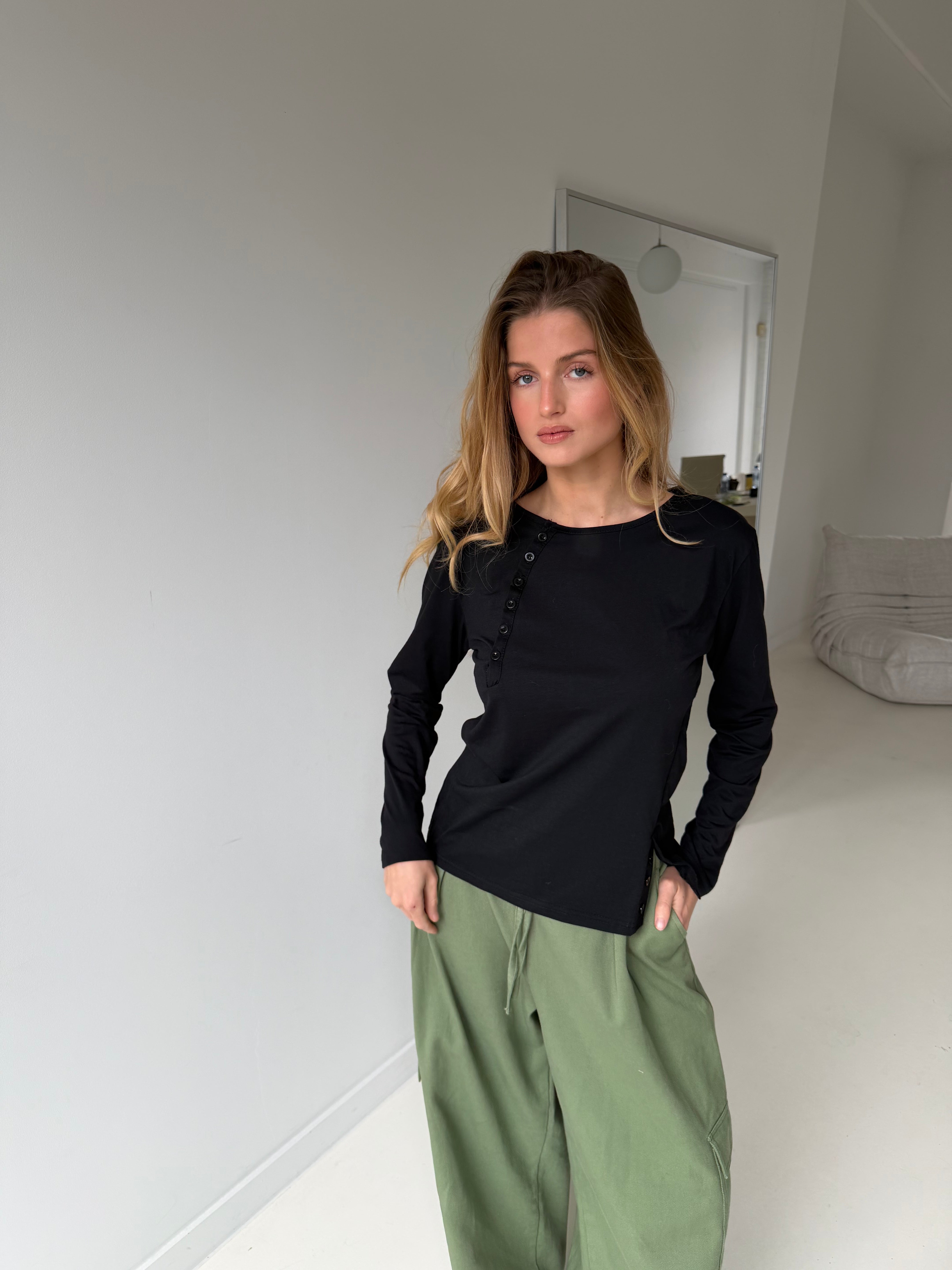 Annie | Buttoned Longsleeve - Black