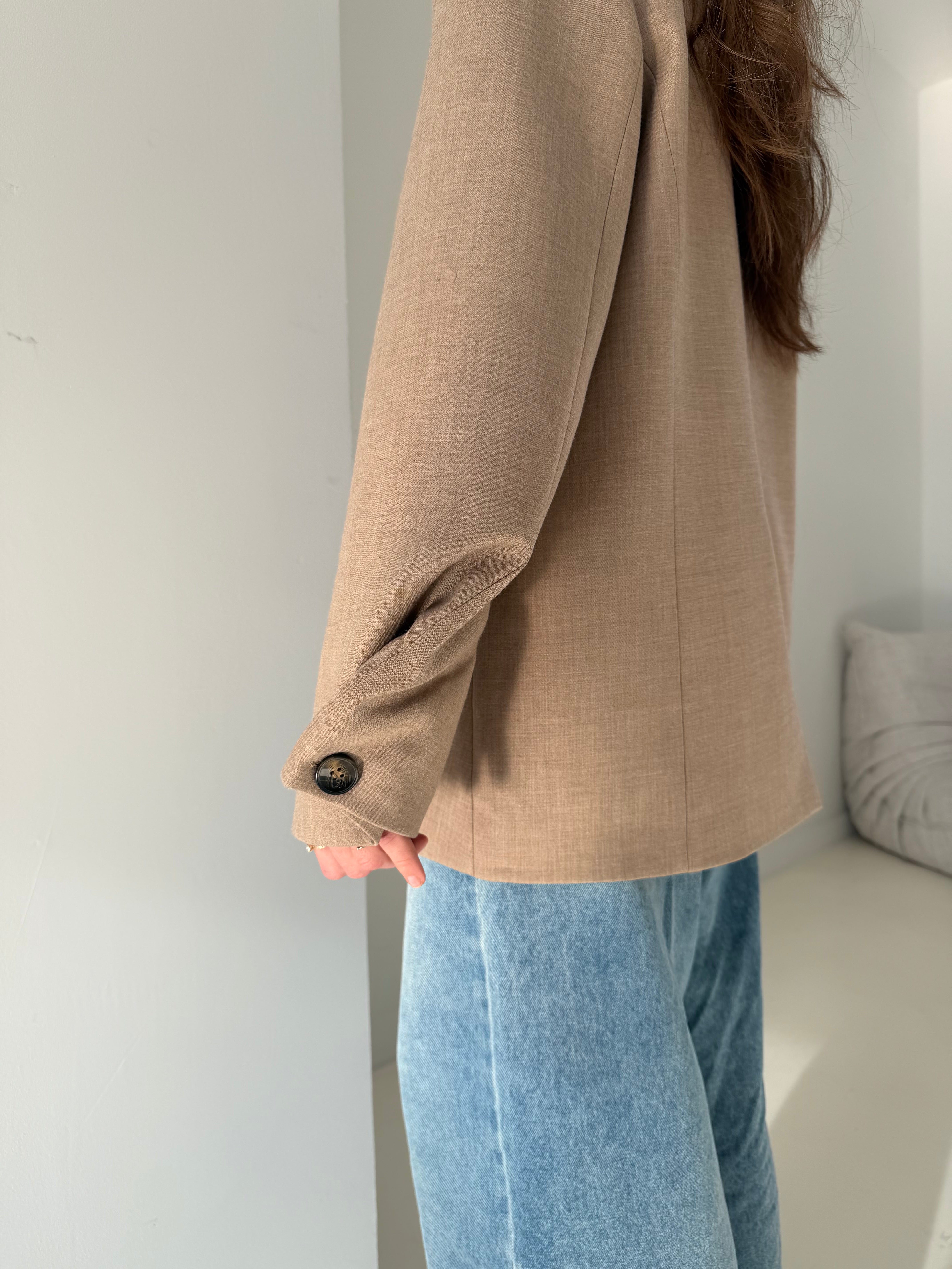 Ellie | Collar Blazer With Pleated Cuffs - Beige