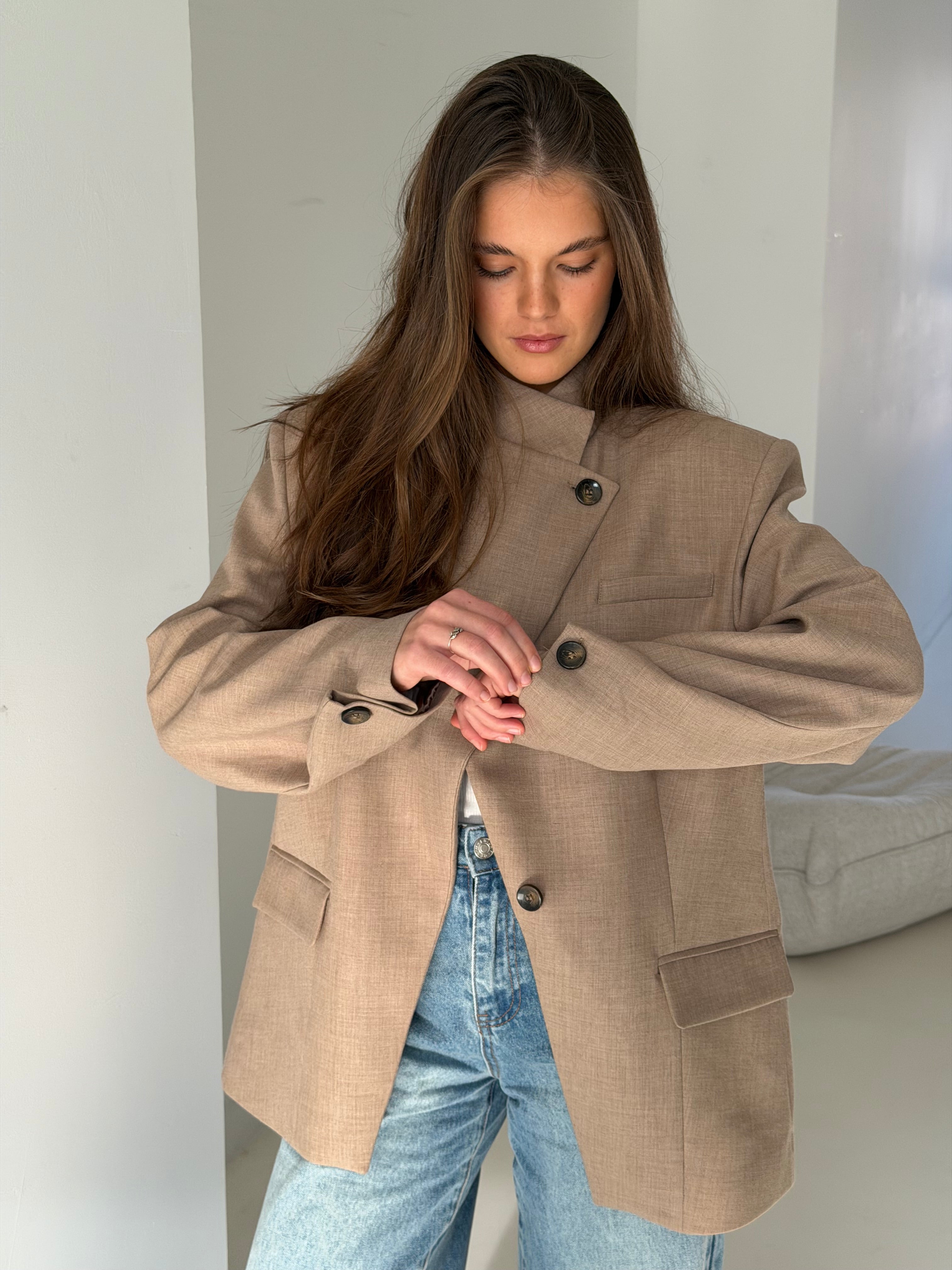 Ellie | Collar Blazer With Pleated Cuffs - Beige