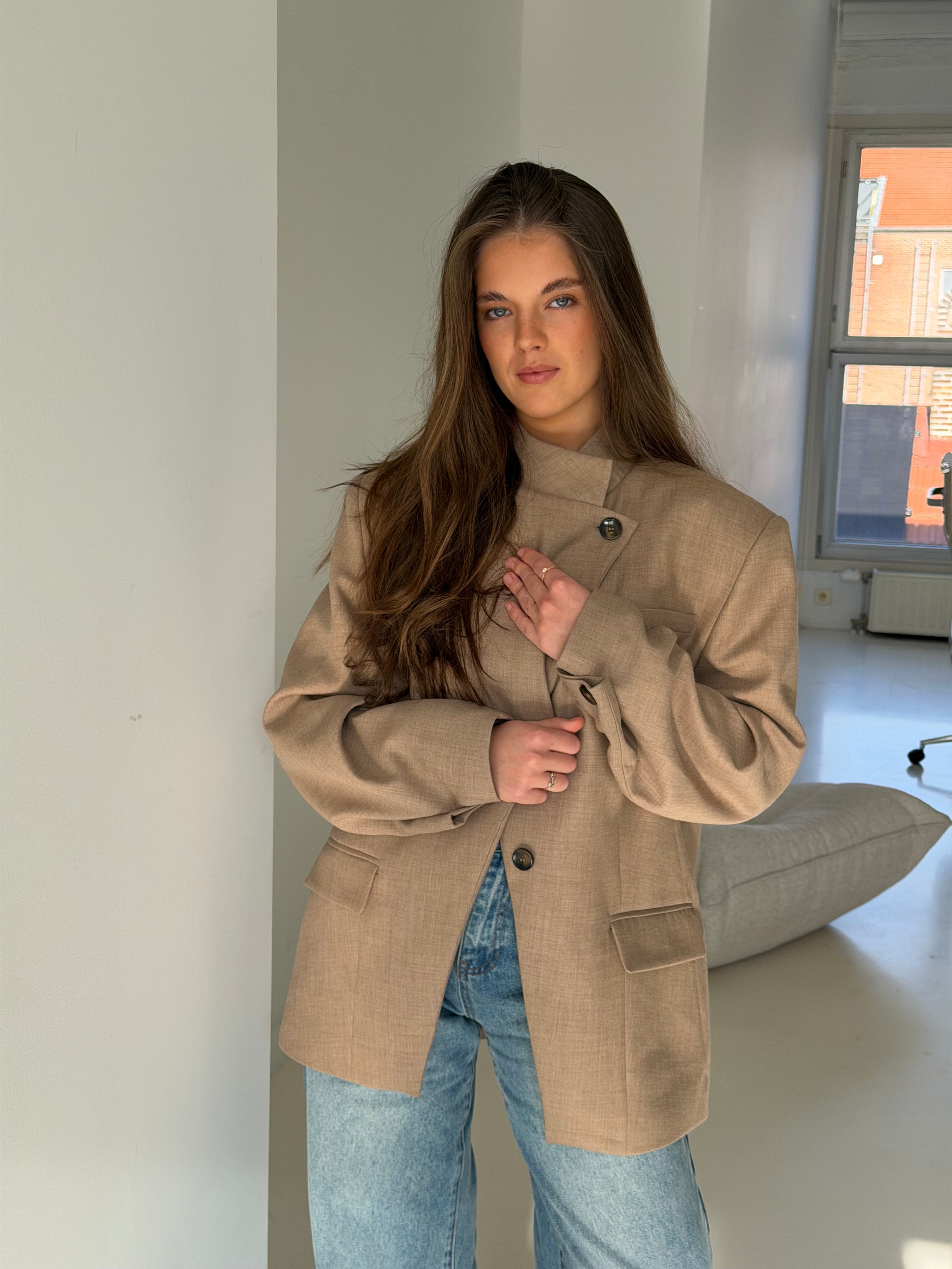 Ellie | Collar Blazer With Pleated Cuffs - Beige