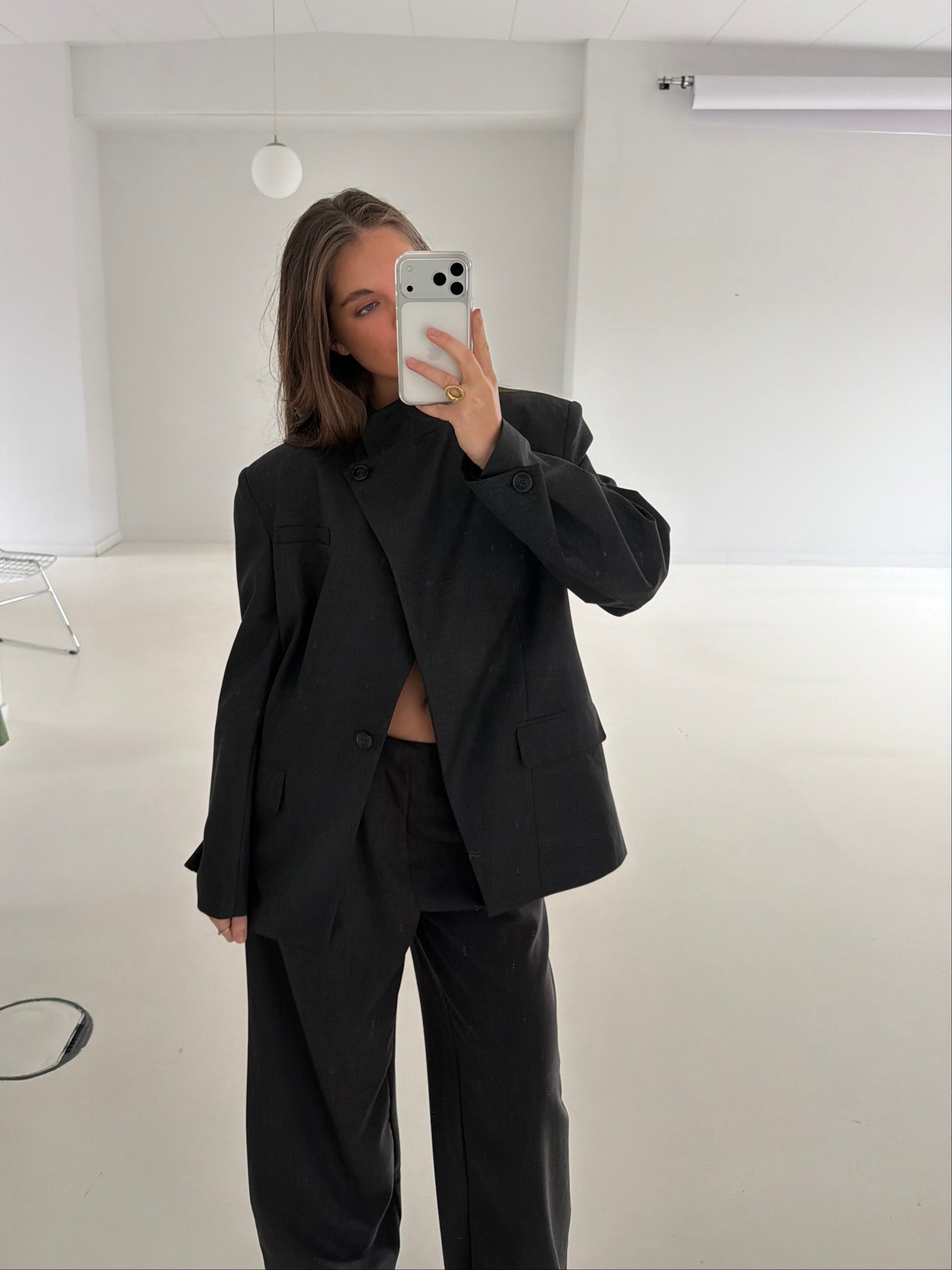 Ellie | Collar Blazer With Pleated Cuffs - Dark Grey