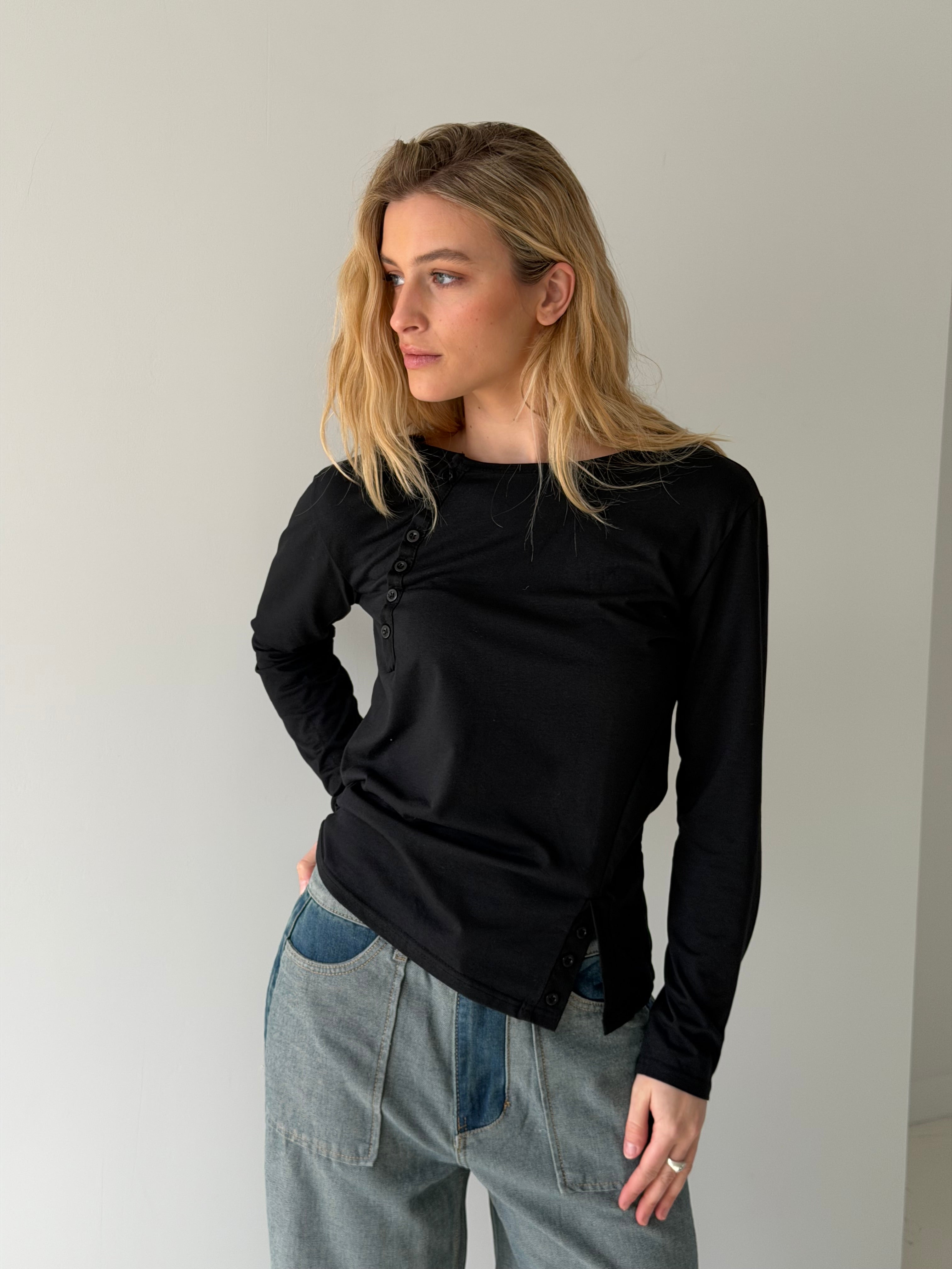 Annie | Buttoned Longsleeve - Black