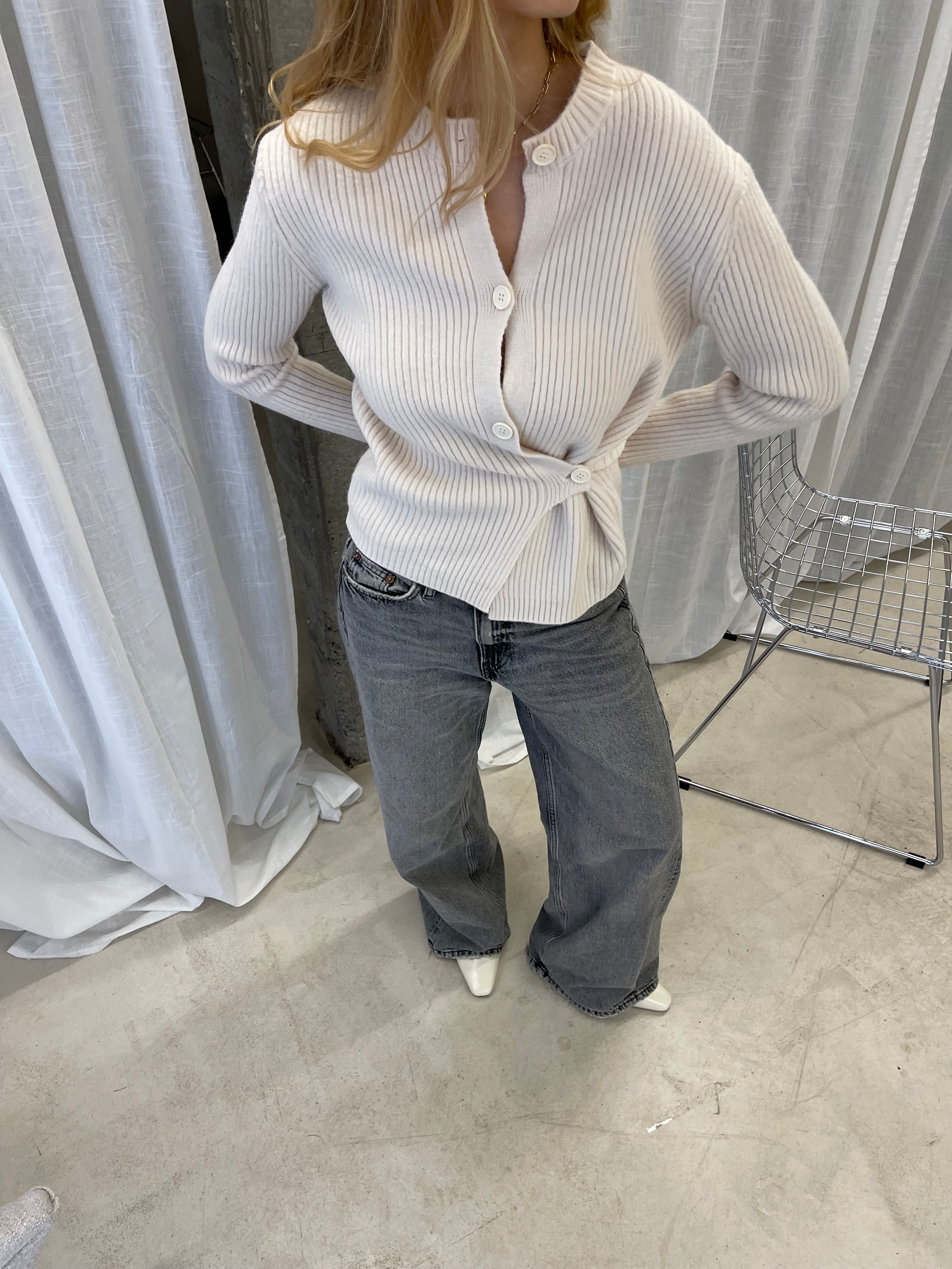 Byron | Side Buttoned Pull Ecru